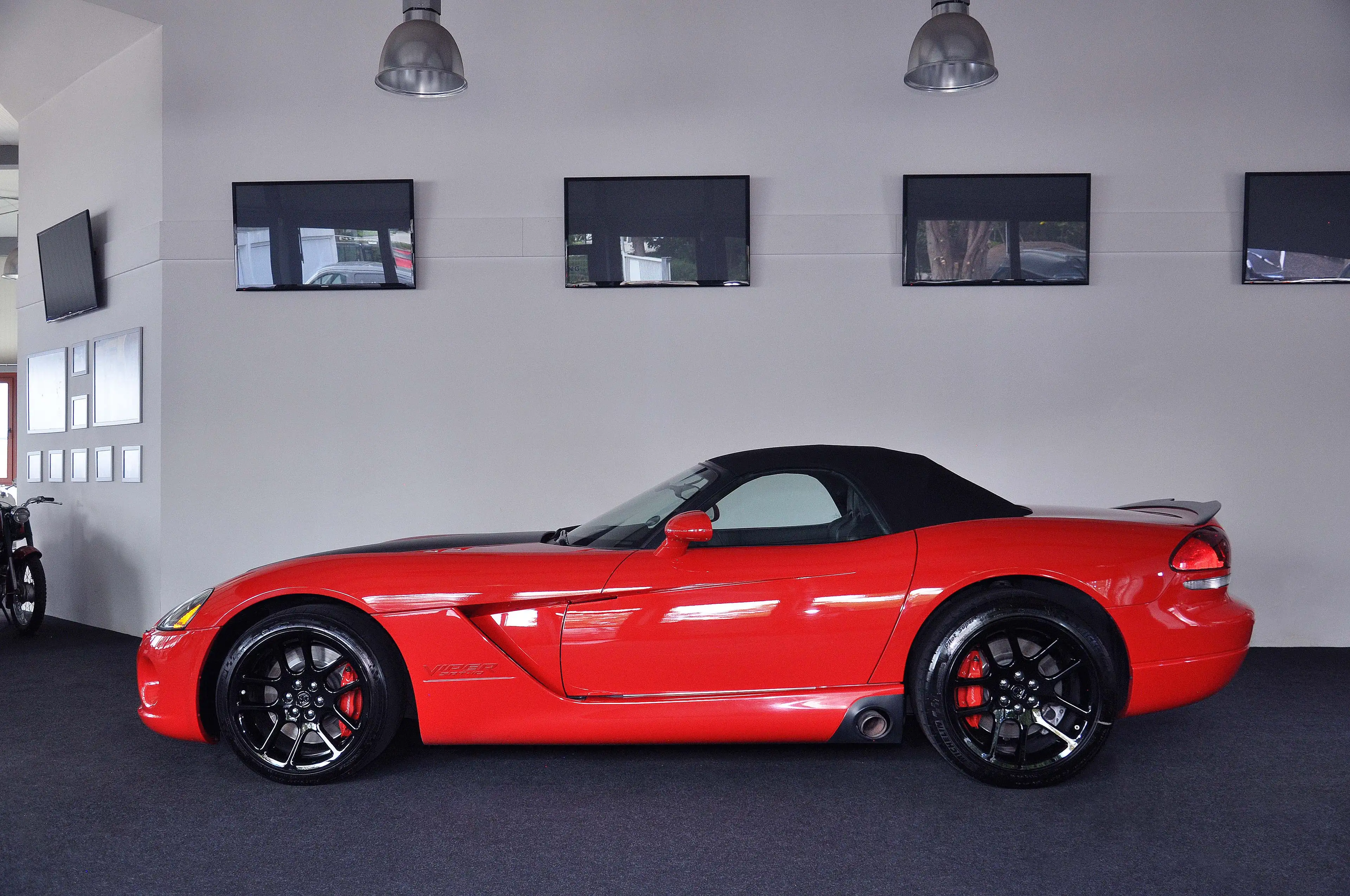 Dodge Viper SRT-10 ! Deutsche Erstzulassung ! Erst 046.565 km ! — photo 2