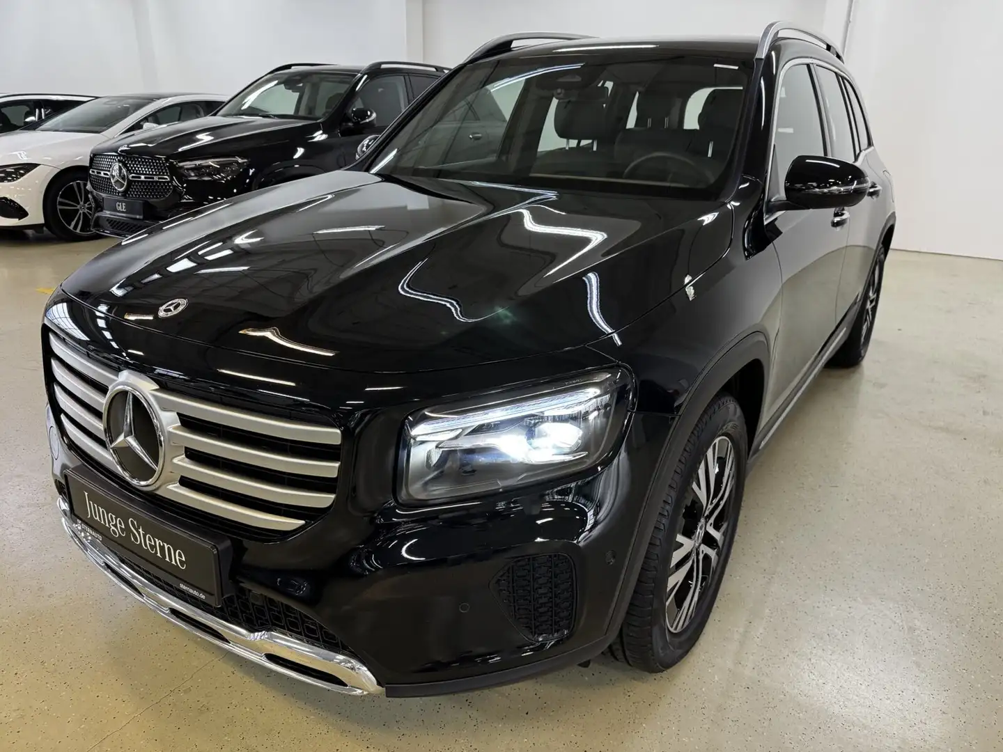 Mercedes-Benz GLB 200 GLB 200 d Prog Distr RüCam Multibeam Spur AHK LED Zwart - 2