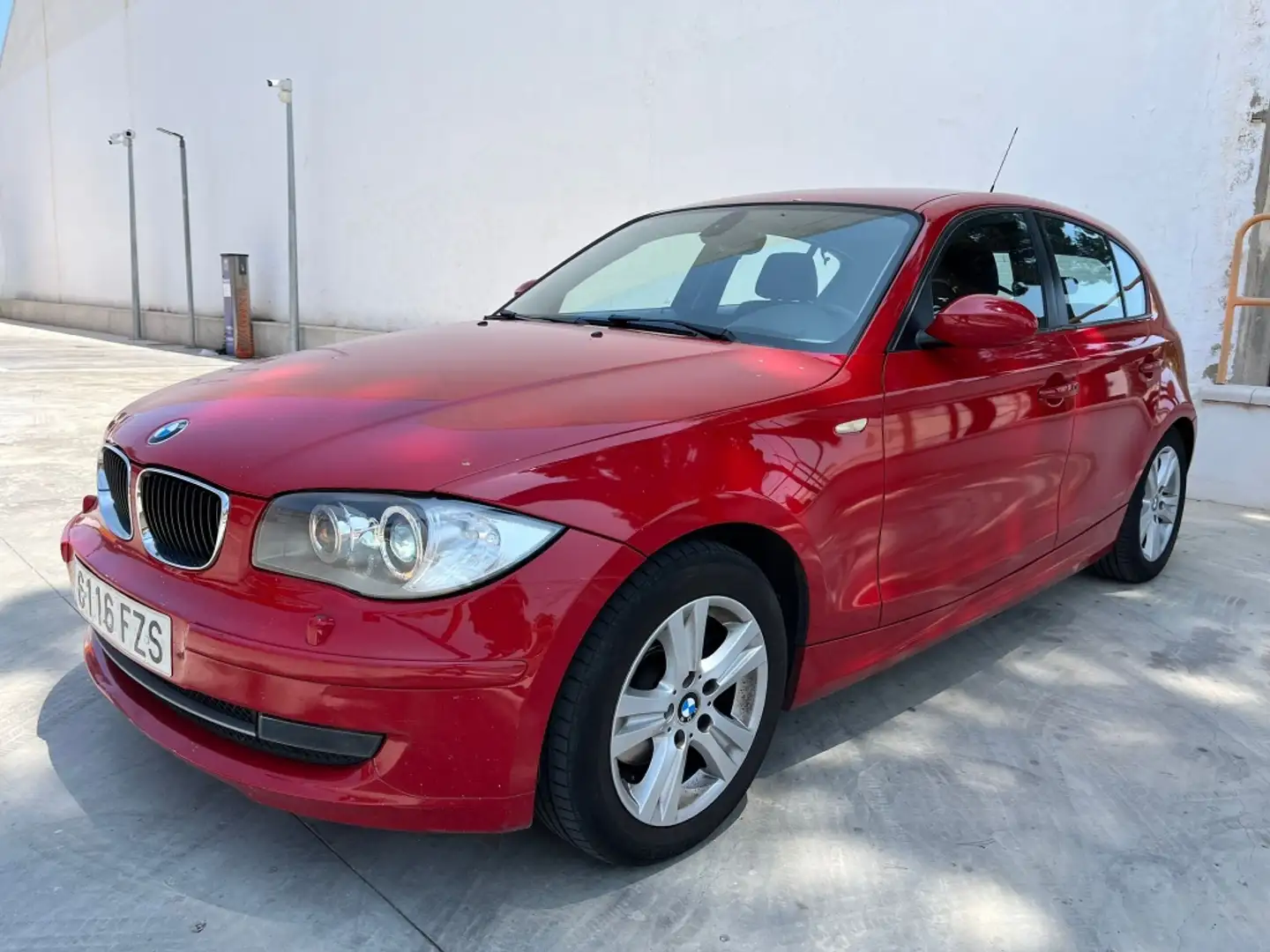 BMW 118 118dA Rouge - 2