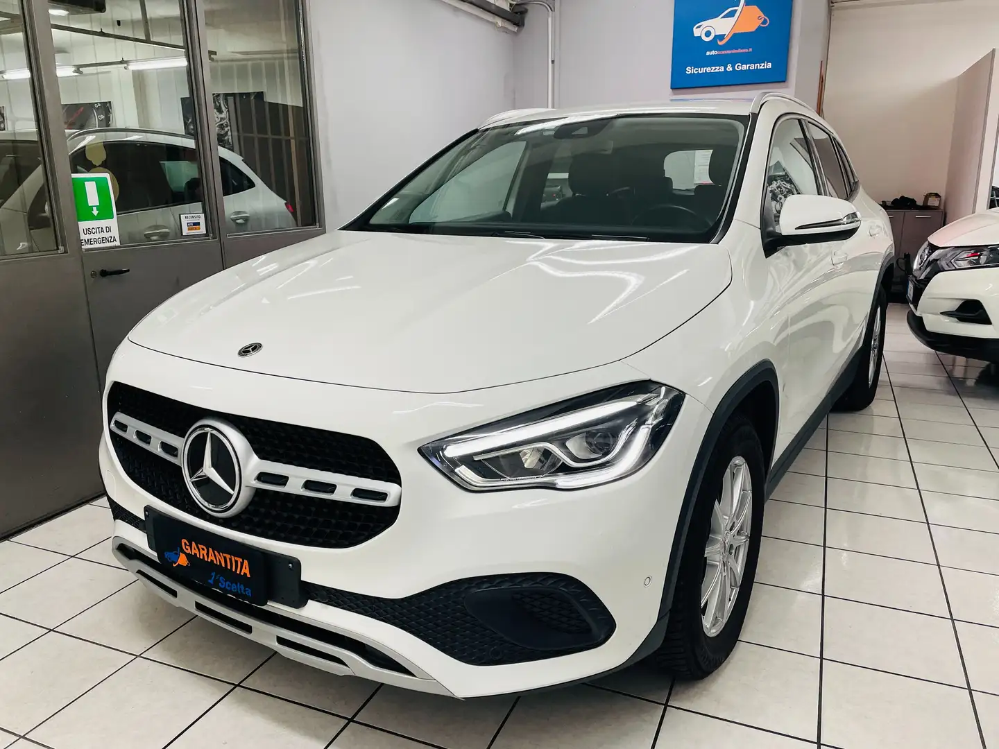 Mercedes-Benz GLA 180 GLA 180 d AUTOMATICA - EURO 6D Alb - 2