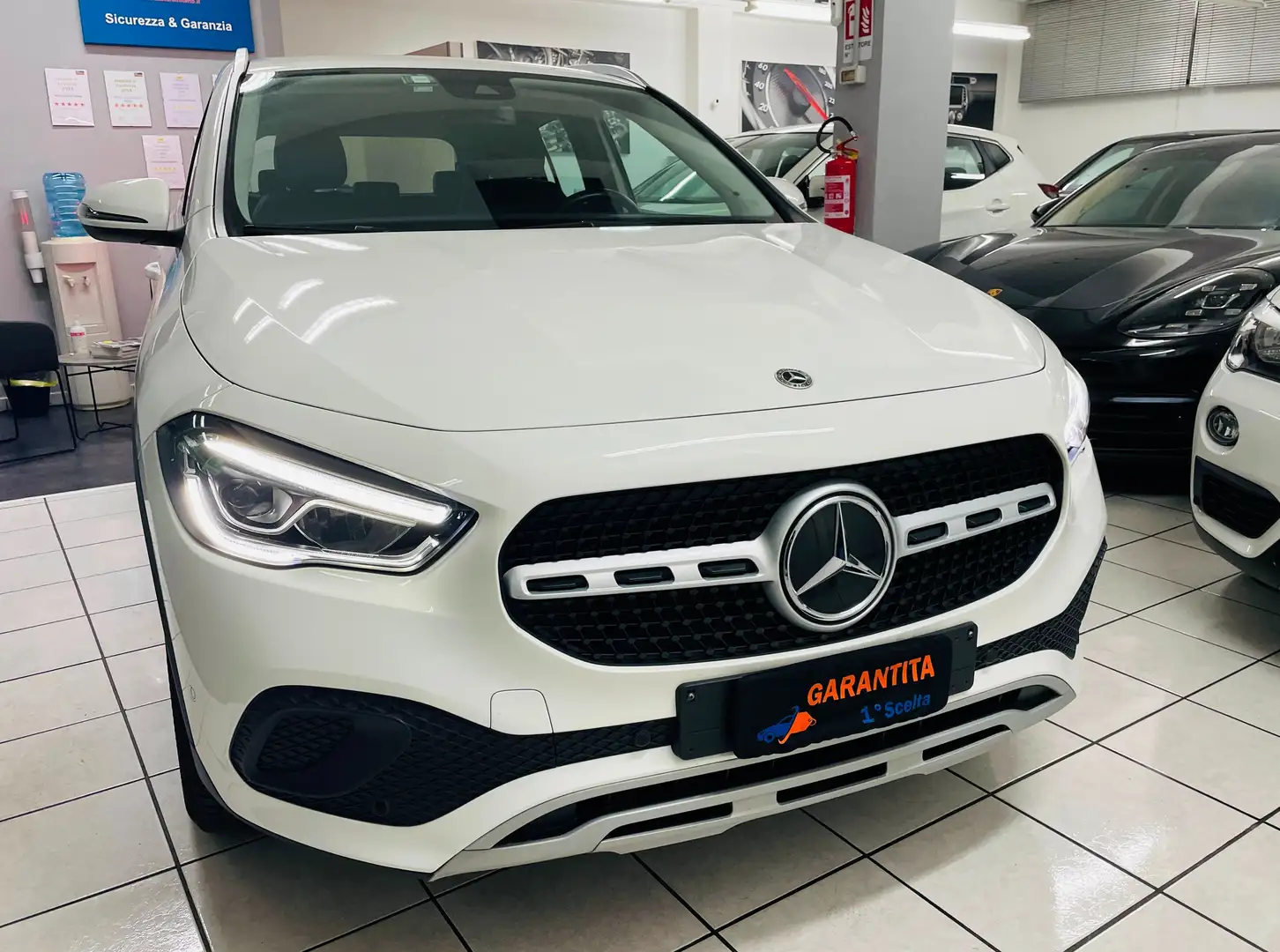 Mercedes-Benz GLA 180 GLA 180 d AUTOMATICA - EURO 6D Blanco - 1