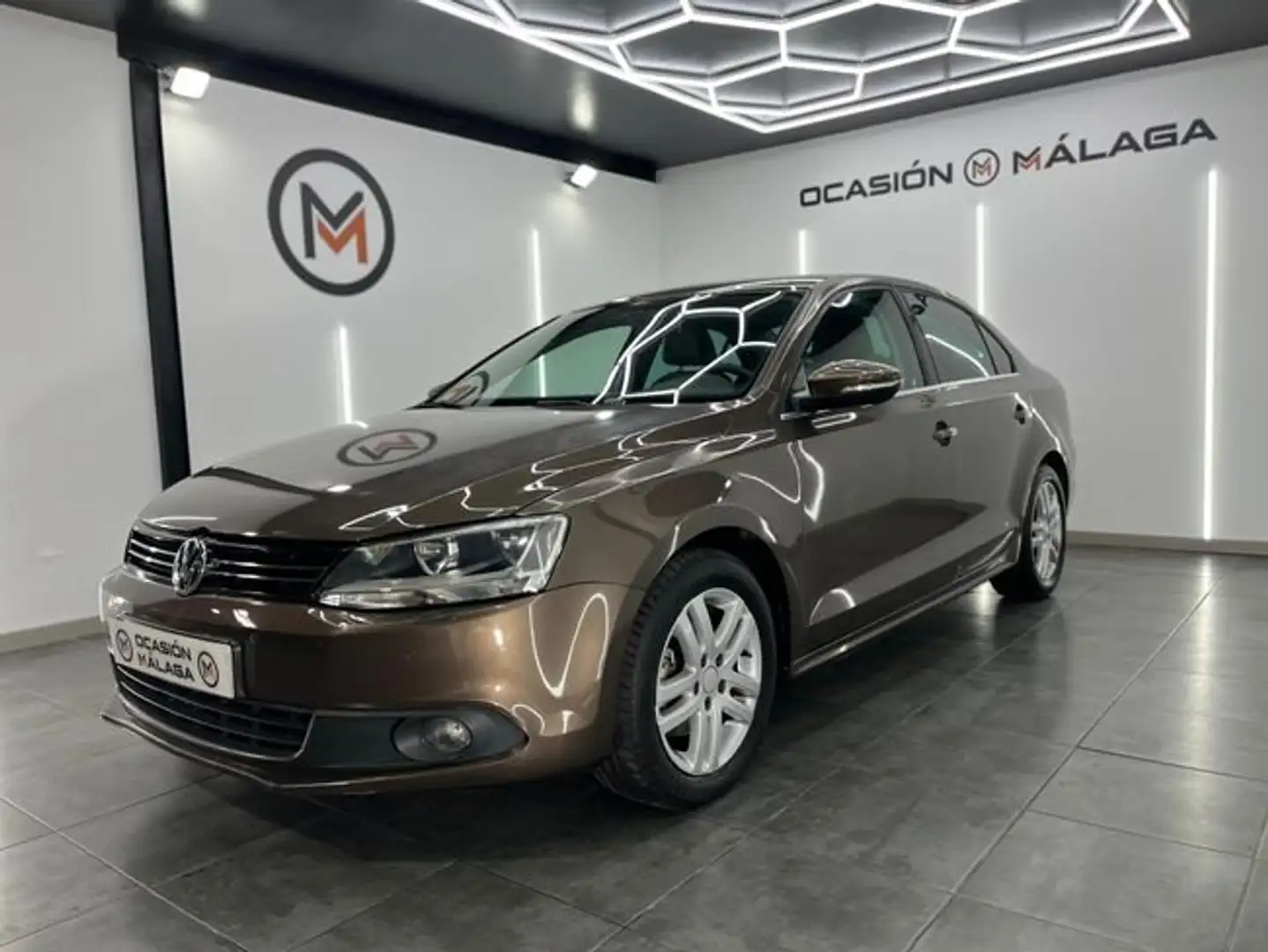 Volkswagen Jetta 2.0TDI Advance Marrón - 1