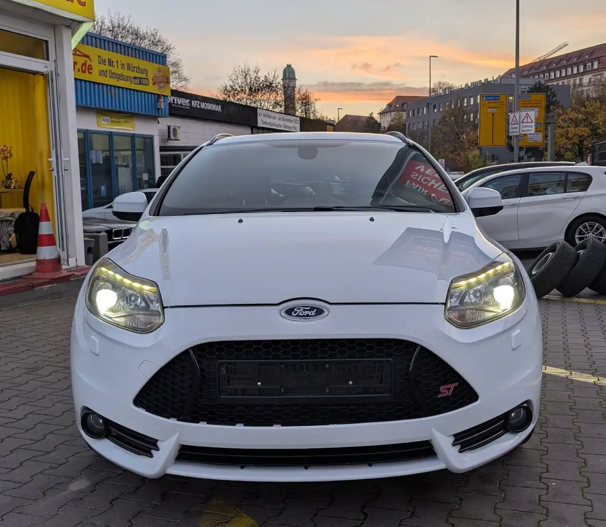 Ford Focus Turnier ST*BiXenon*Shz*Temp*Recaro*Keyless Weiß - 2