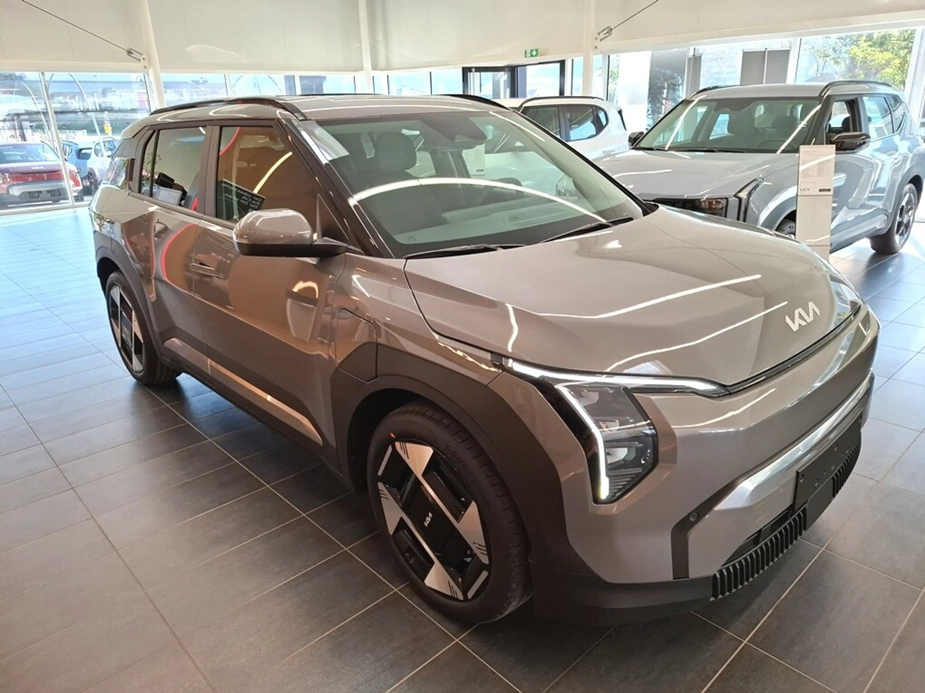Kia EV3 AWD 81,4kWh Earth — photo 2
