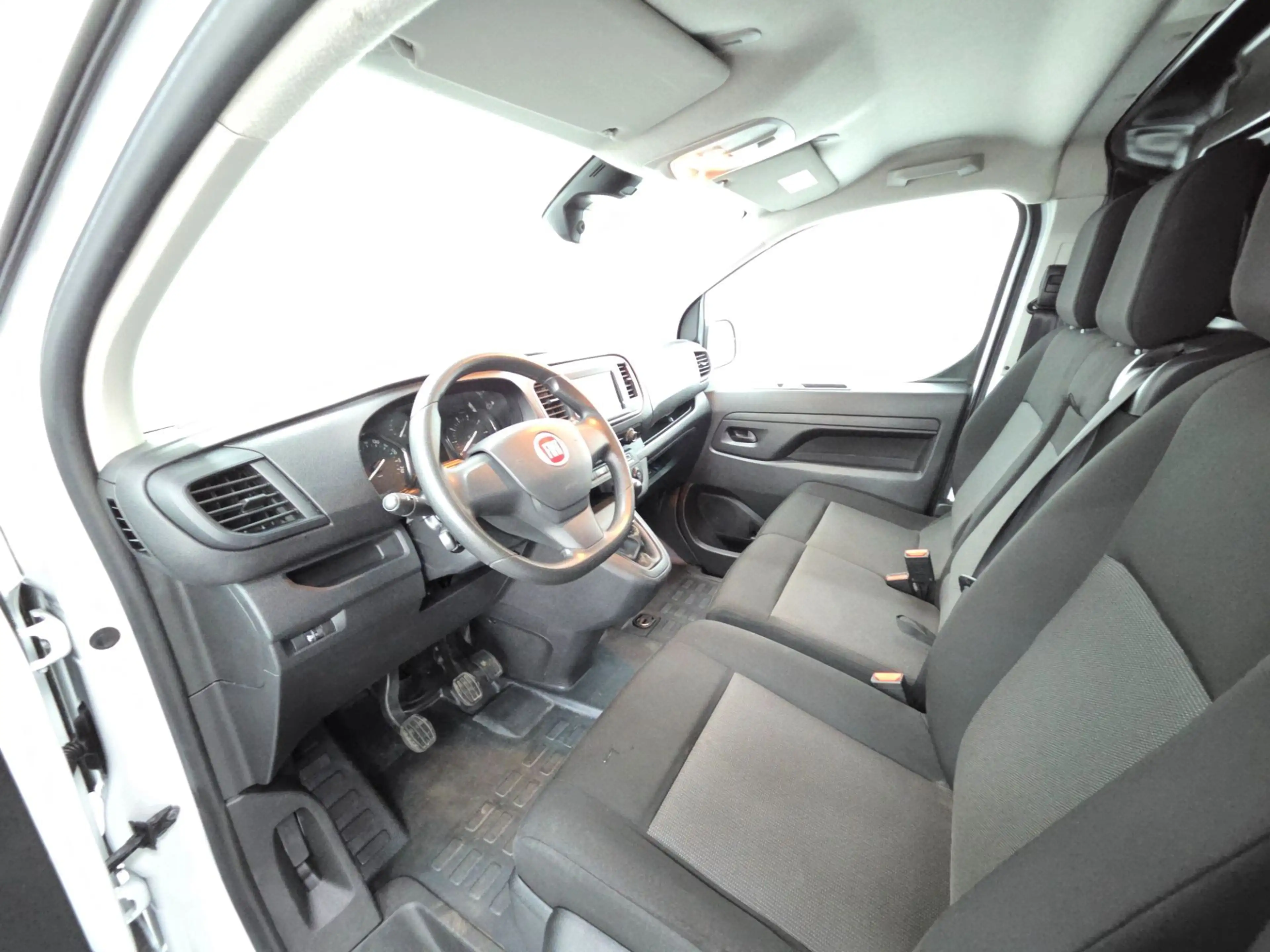 Fiat Scudo BlueHDi 100 S — photo 12