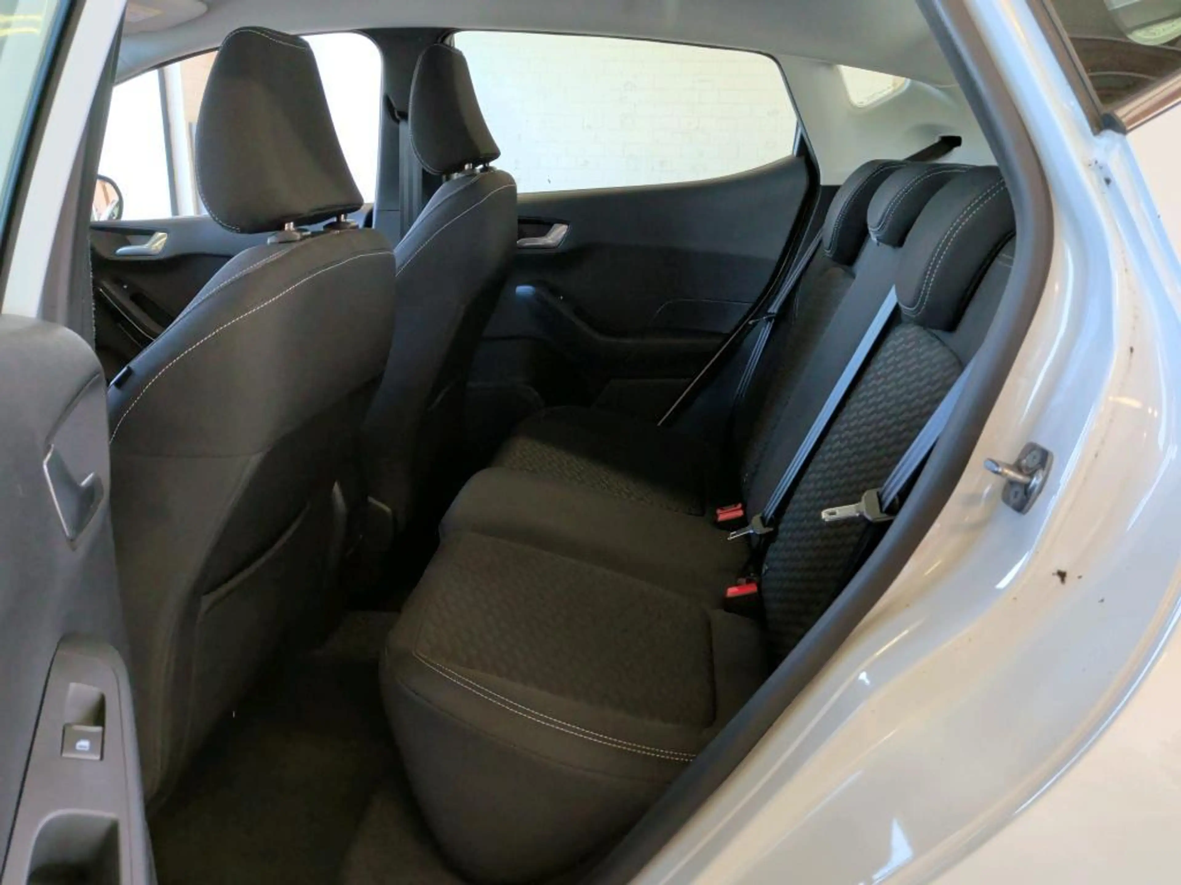 Ford Fiesta 1.0 EcoBoost Hybrid Titanium | Winter Pack | — photo 8