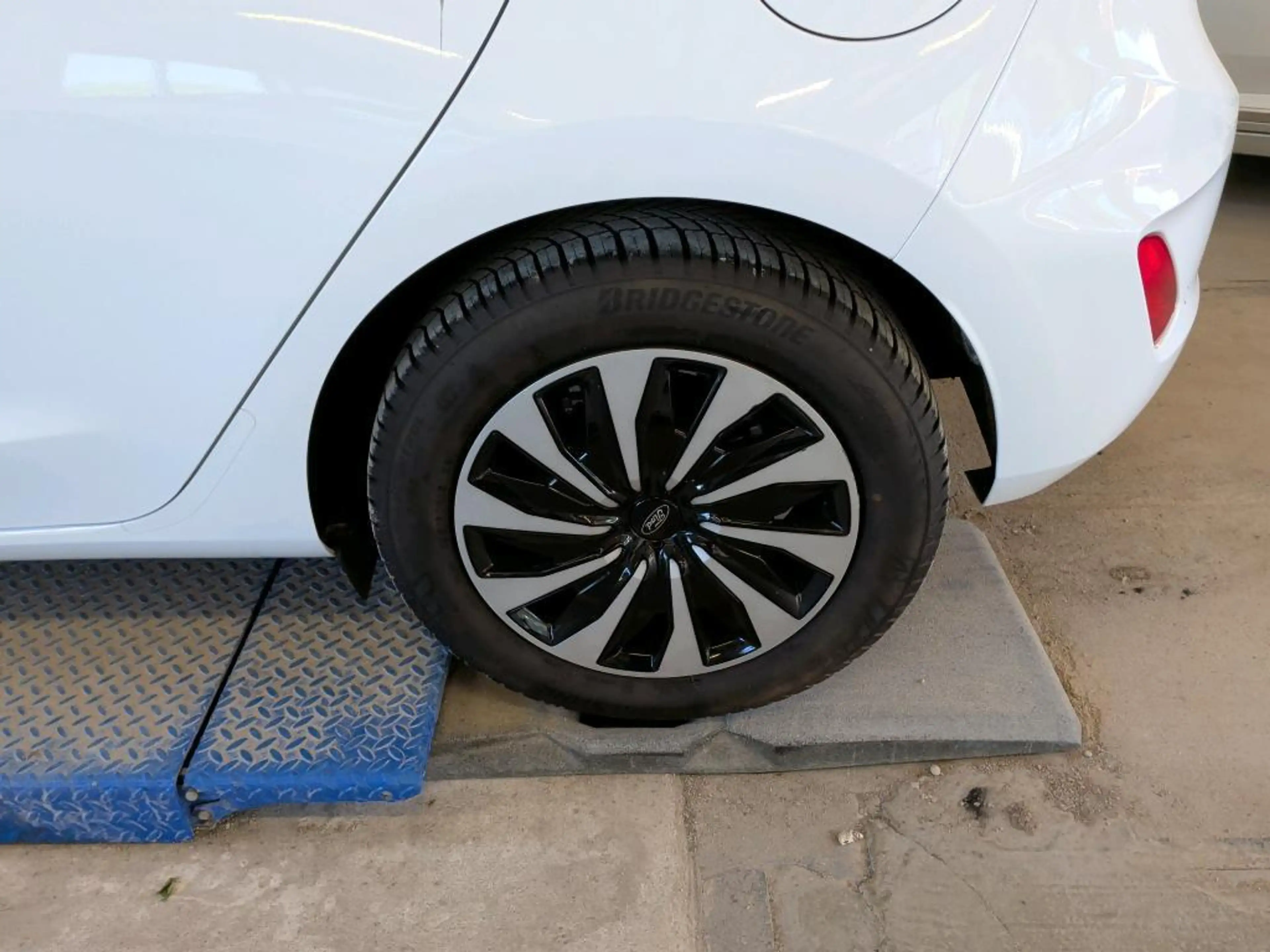Ford Fiesta 1.0 EcoBoost Hybrid Titanium | Winter Pack | — photo 11