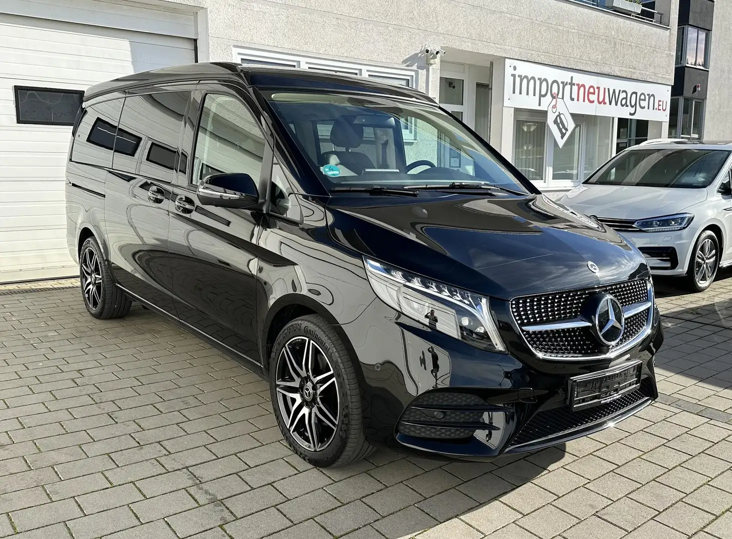 Mercedes-Benz V 300 d 4MATIC Marco Polo Edition AMG+AHK+DISTRONIC+AIRM Zwart - 1