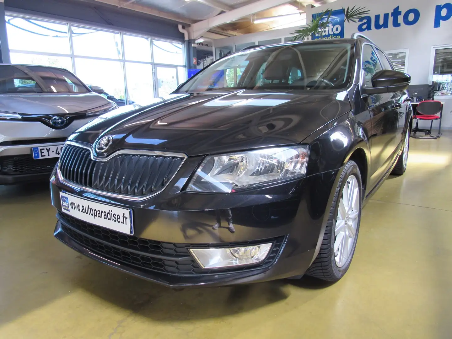 Skoda Octavia 1.6 TDI 110 AMBITION + ATTELAGE Noir - 1