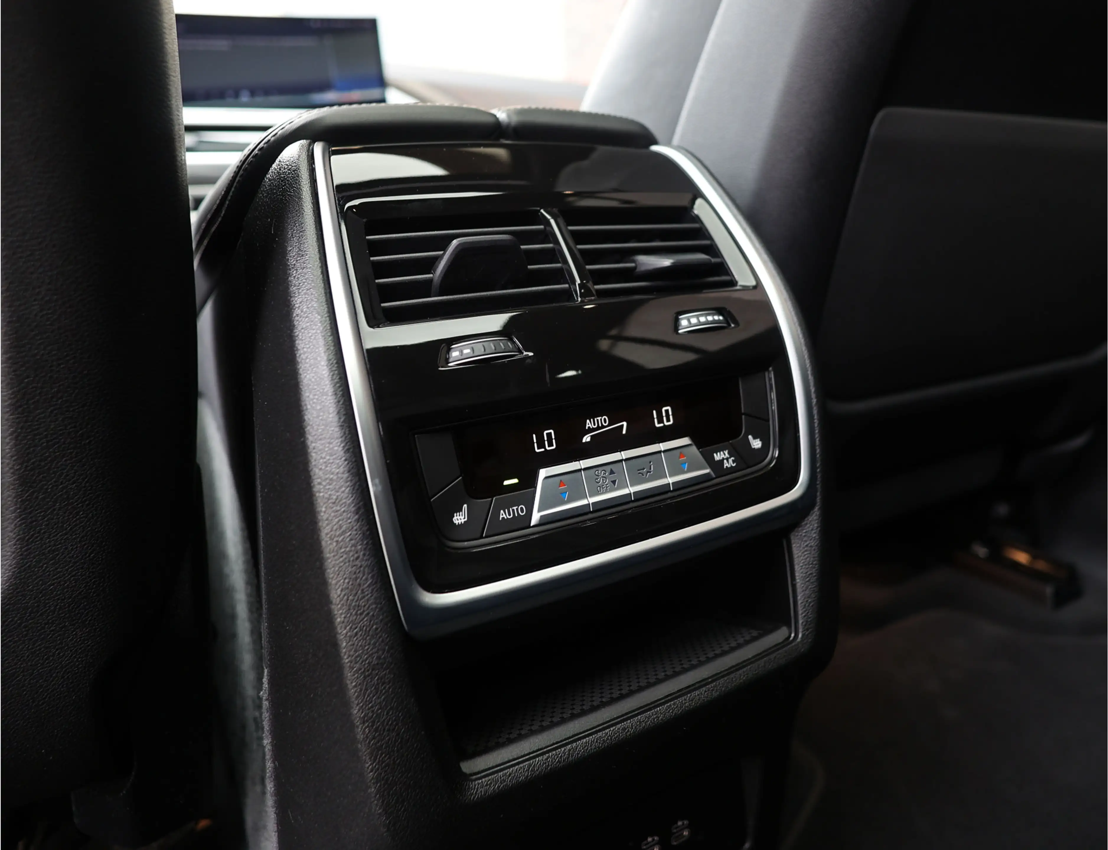 BMW X7 40i xDrive | Skylounge - B&O - Massage — photo 30