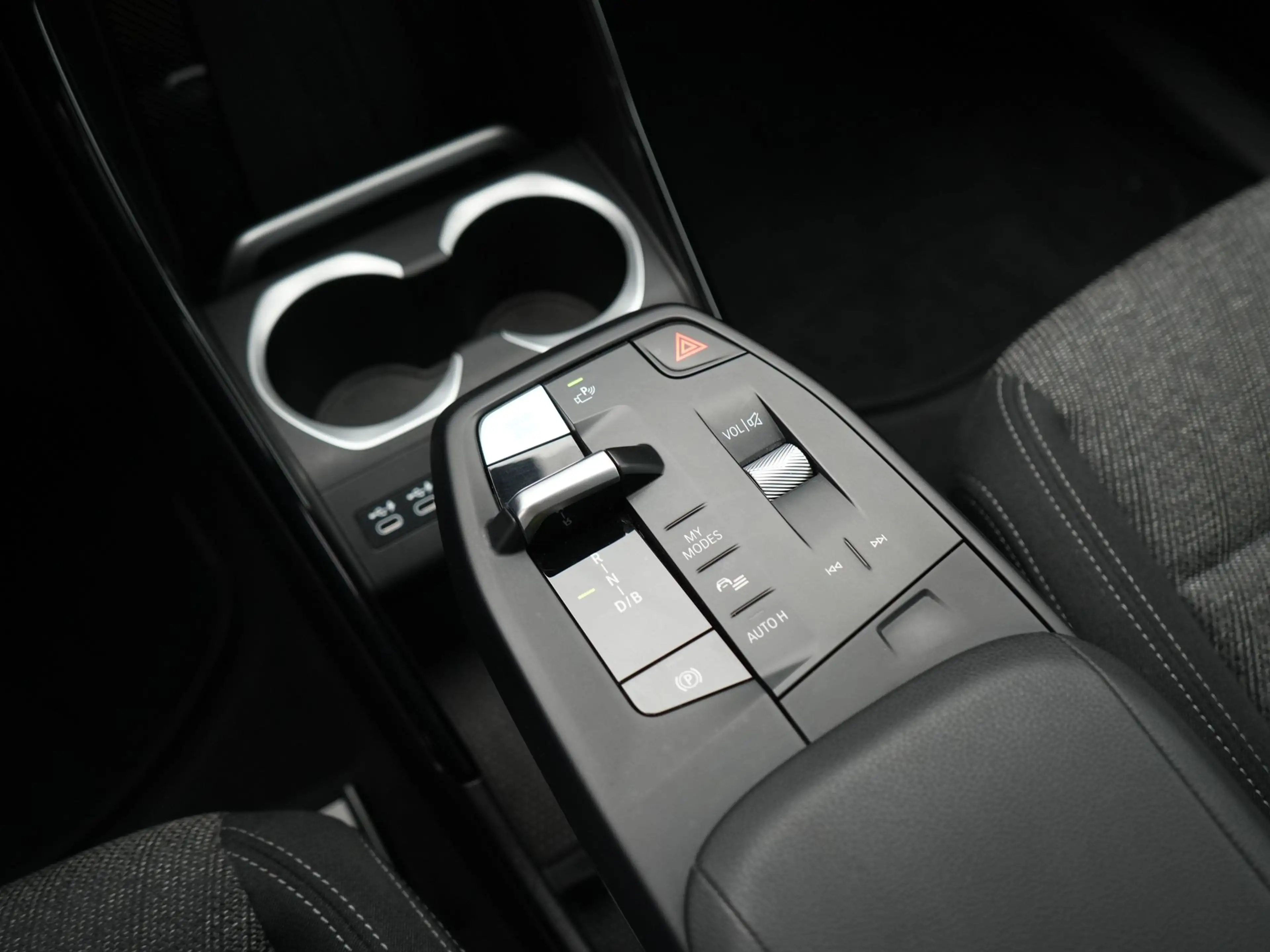 BMW iX1 xDrive30 67 kWh 313pk Dealer O.H. | Trekhaak Af Fa — photo 19