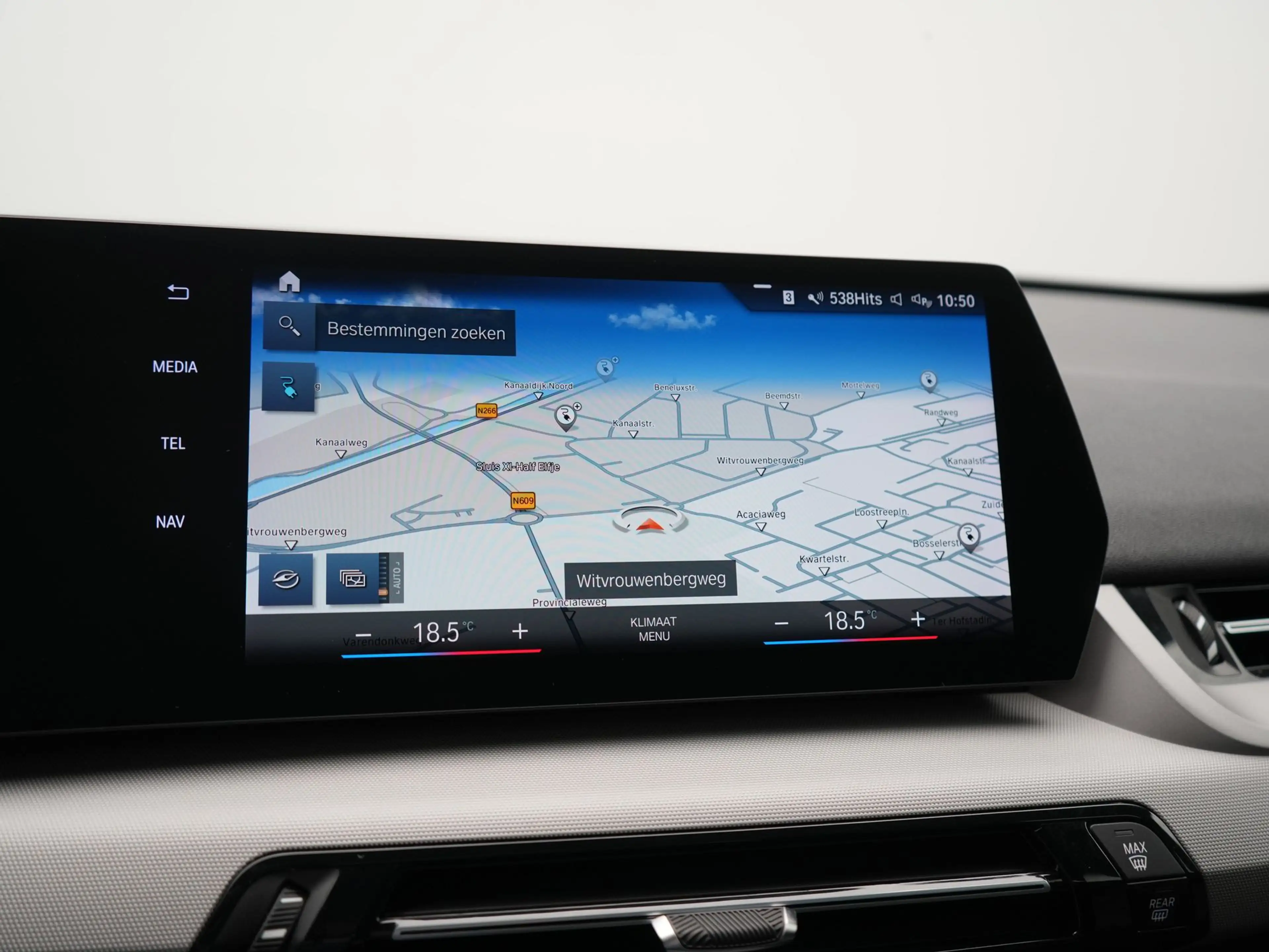 BMW iX1 xDrive30 67 kWh 313pk Dealer O.H. | Trekhaak Af Fa — photo 32