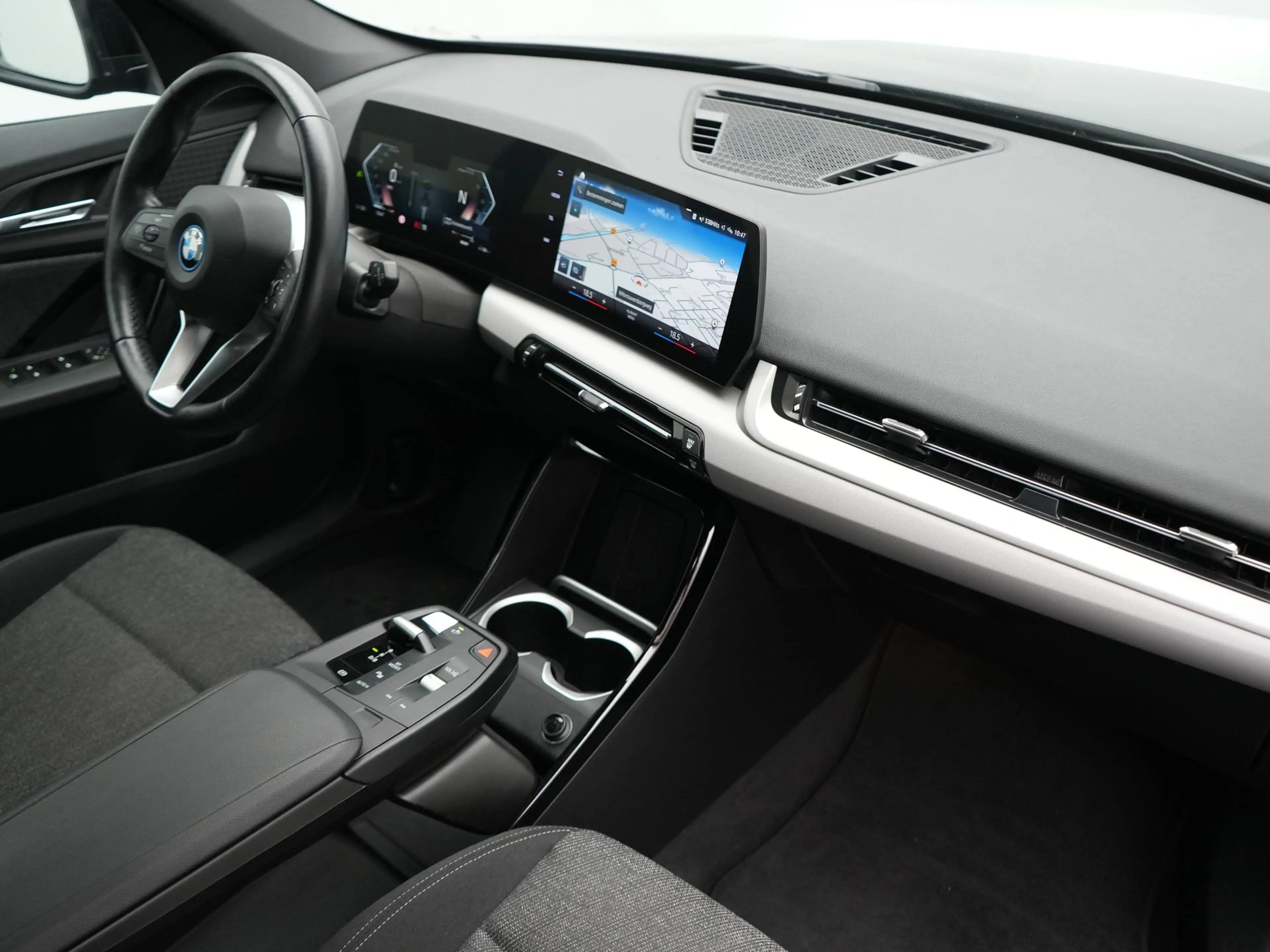BMW iX1 xDrive30 67 kWh 313pk Dealer O.H. | Trekhaak Af Fa — photo 4