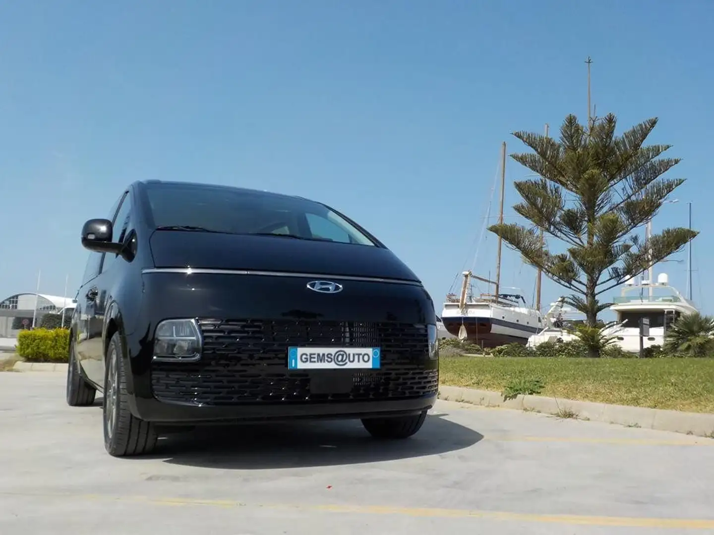 Hyundai STARIA 2.2 AWD AT Minivan 9 posti Passo Lungo Nero - 2
