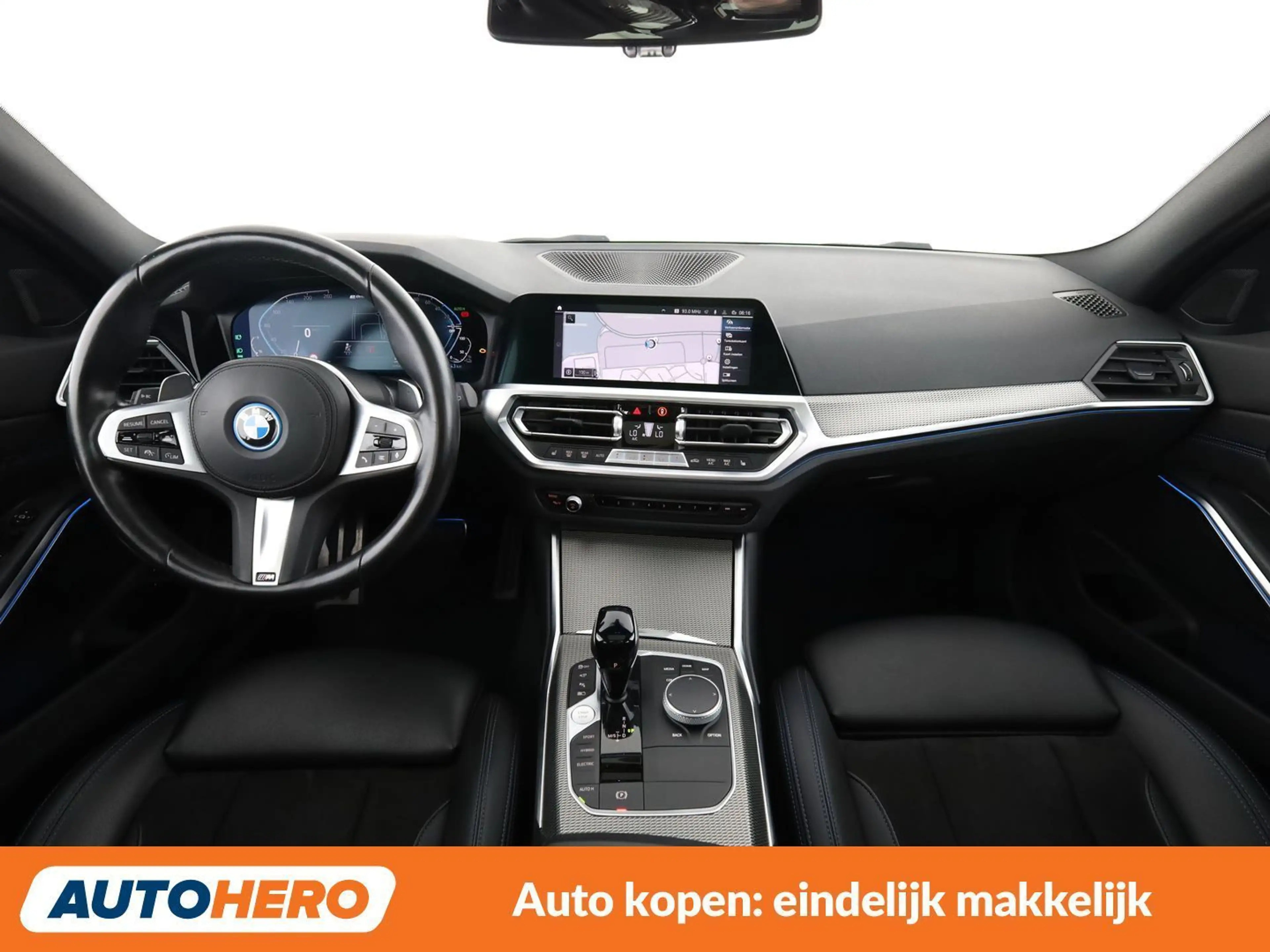 BMW 330 330e M Sport — photo 13