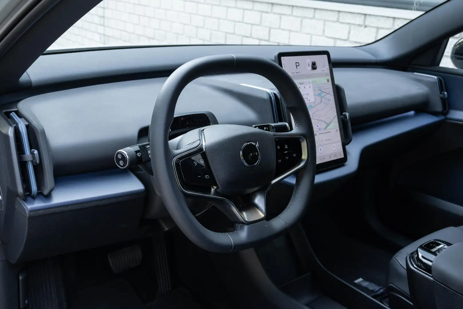 Volvo EX30 Single Motor Extended Range Plus 69 kWh | Getint G Grijs - 2