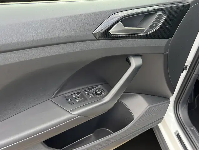 Volkswagen T-Cross view 11