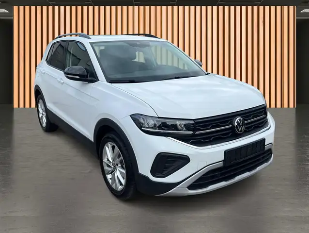 Volkswagen T-Cross view 5