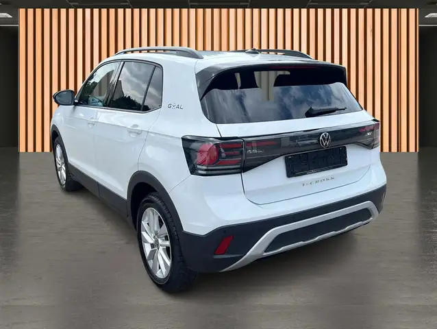 Volkswagen T-Cross view 8