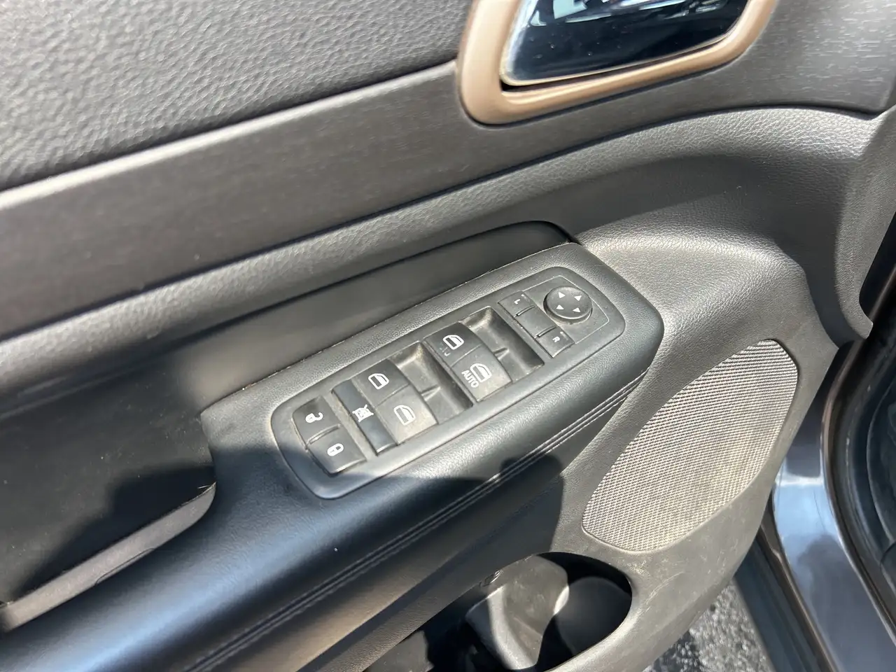 Jeep Grand Cherokee снимка Jeep Grand Cherokee