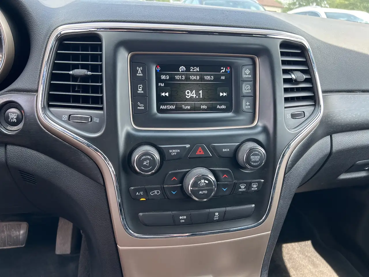 Jeep Grand Cherokee снимка Jeep Grand Cherokee
