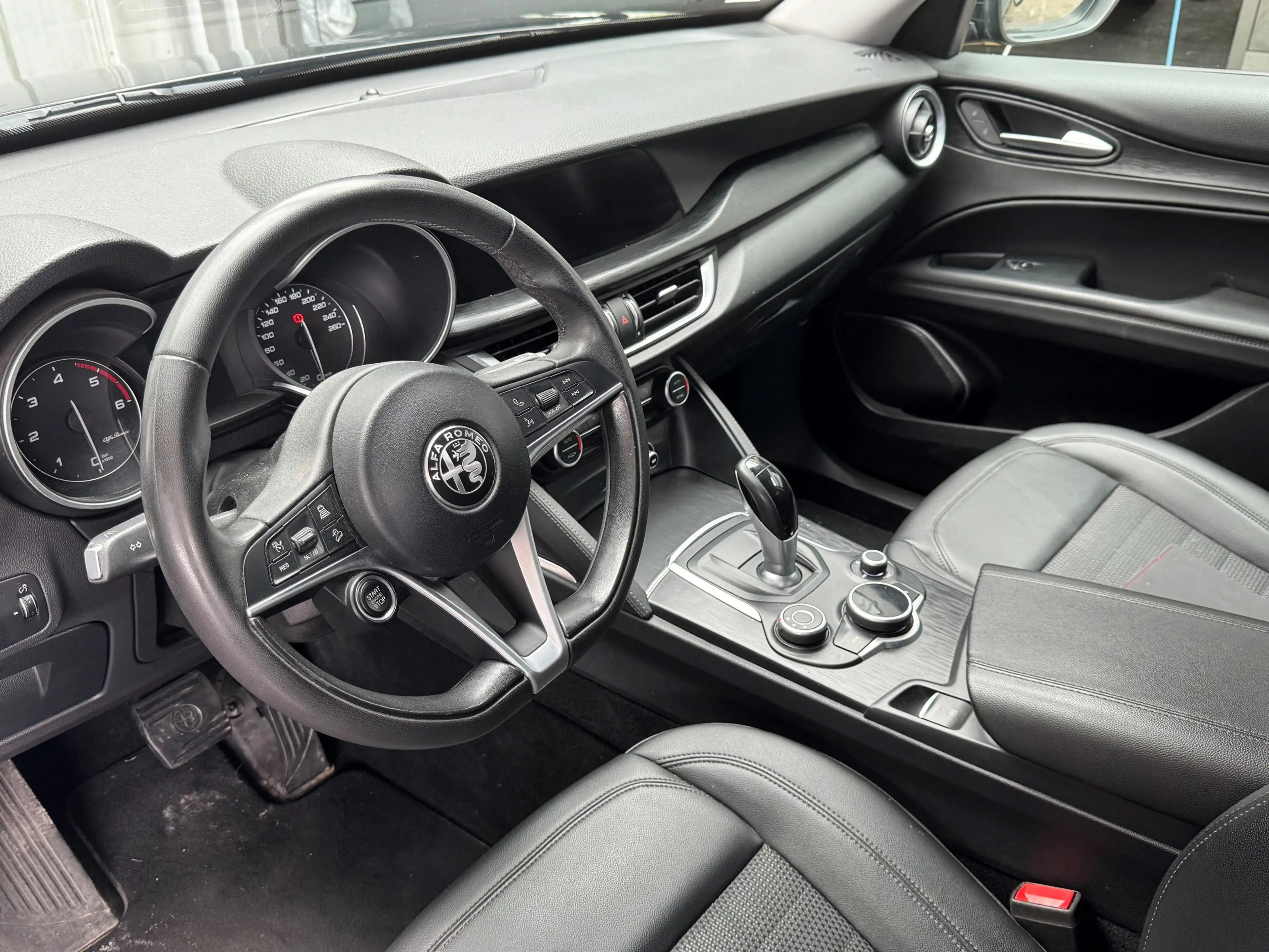 Alfa Romeo Stelvio Stelvio Super 2,2 ATX AWD Super — photo 5
