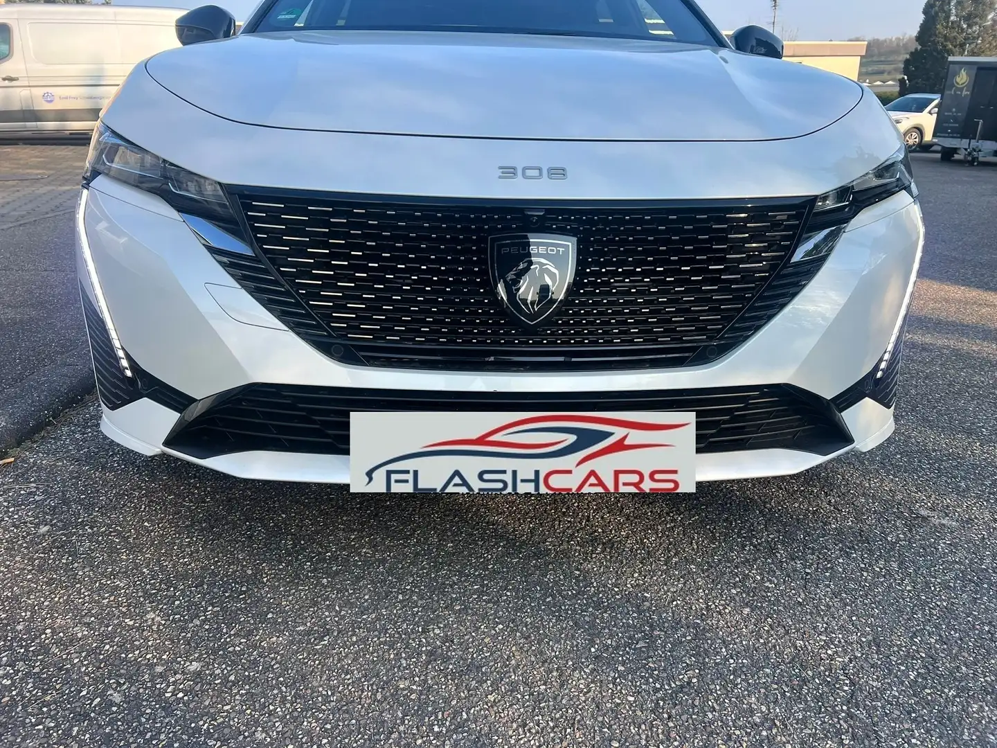 Peugeot 308 GT 1,5 SW Blue HDI 131PS Autom. AHV ACC LED NAVI Weiß - 2