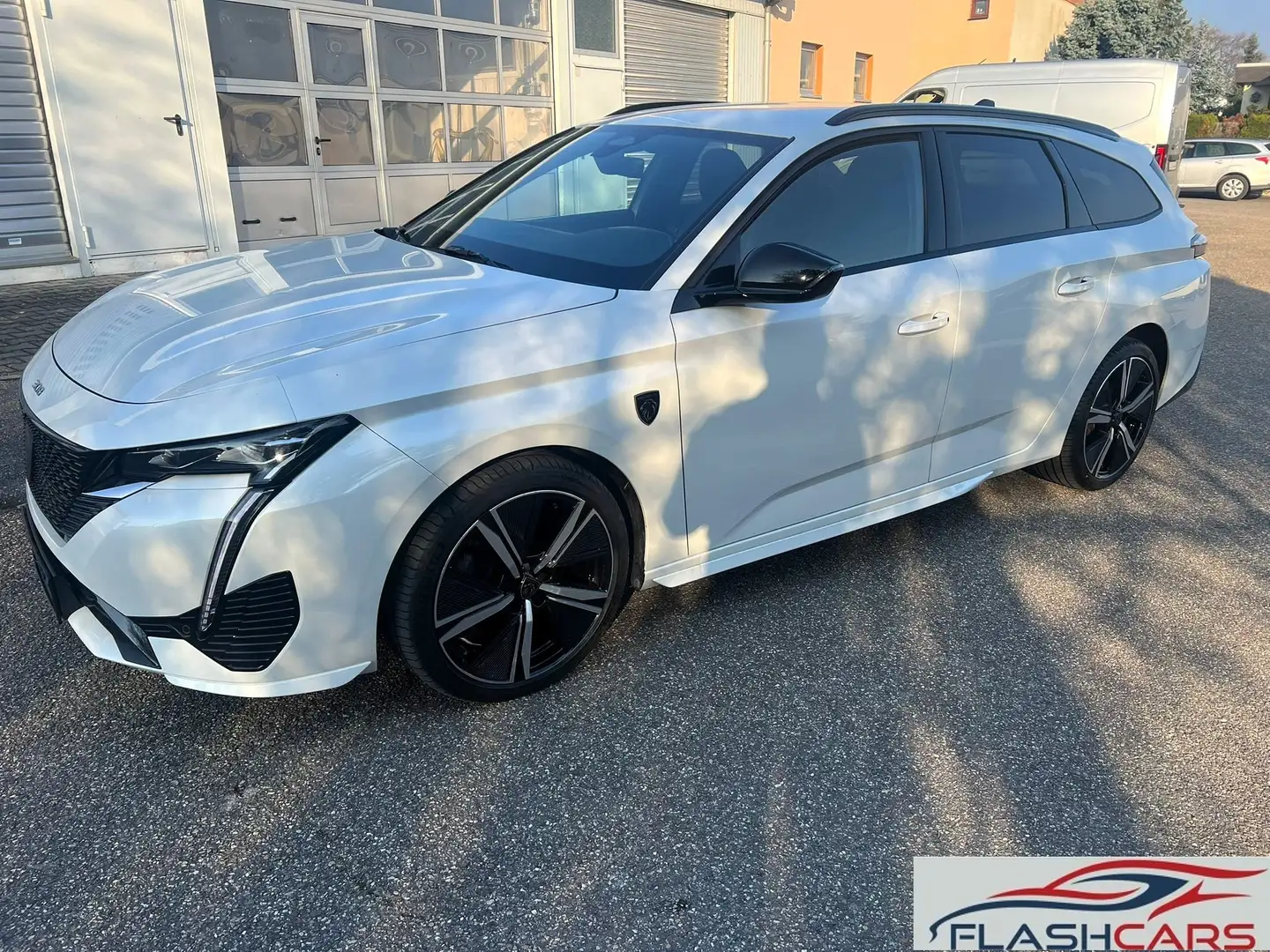 Peugeot 308 GT 1,5 SW Blue HDI 131PS Autom. AHV ACC LED NAVI Weiß - 1