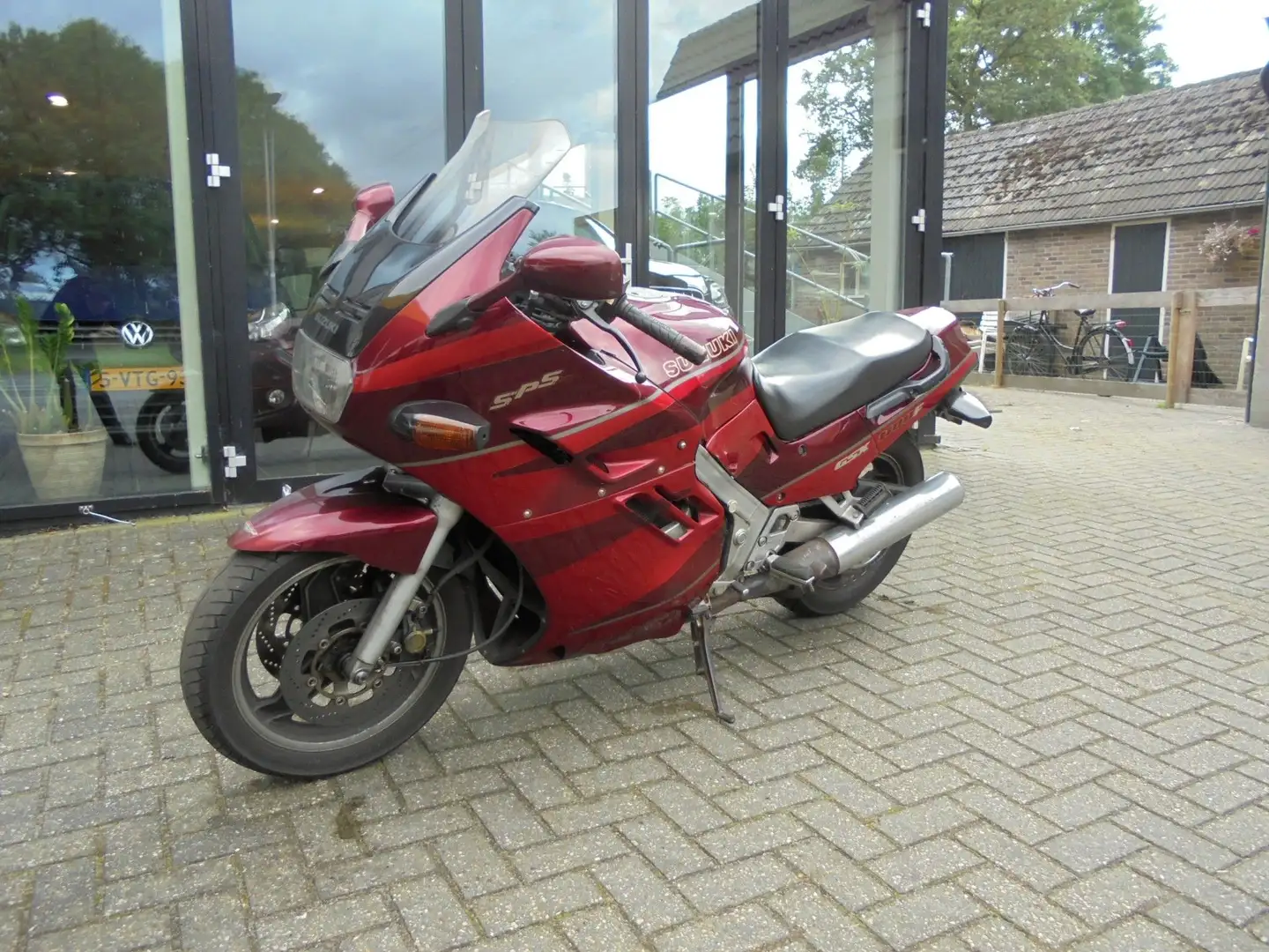 Suzuki GSX 1100 Tour F Staat in De Krim Rood - 1