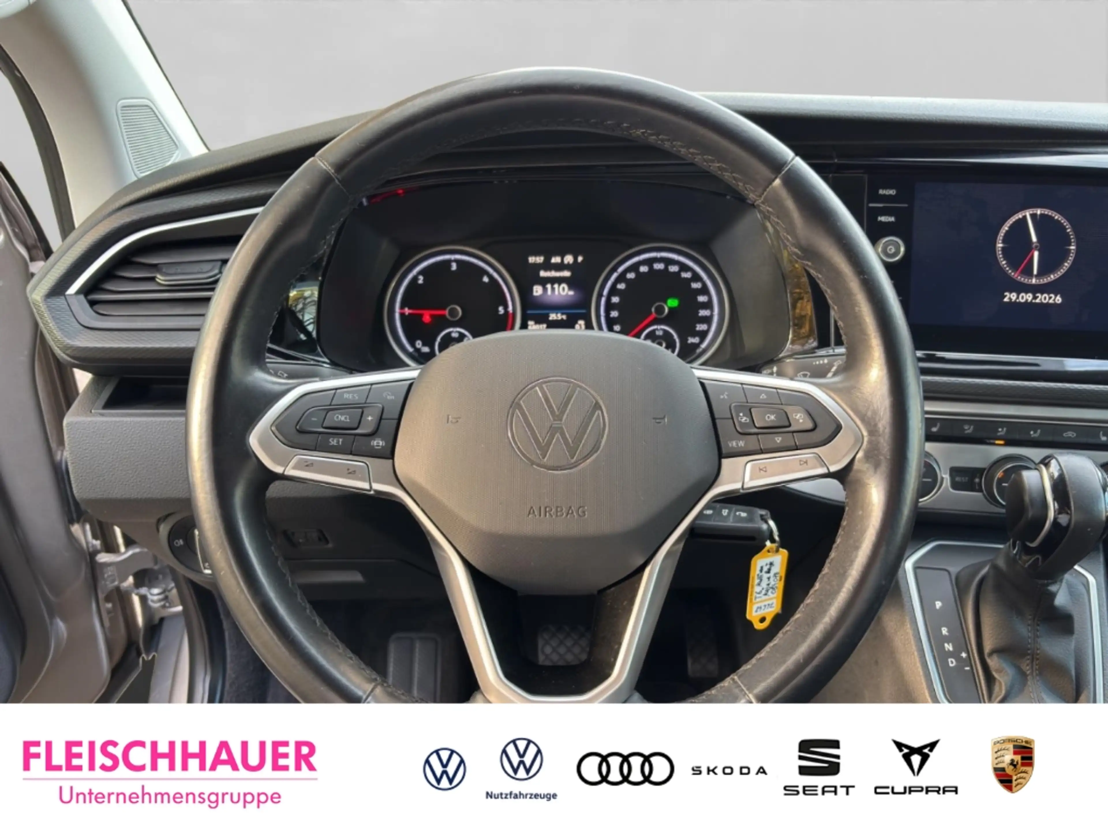 Volkswagen T6.1 Multivan 2.0 TDI DSG AHK Navi El. Heckklappe Kamera Apple C — photo 9