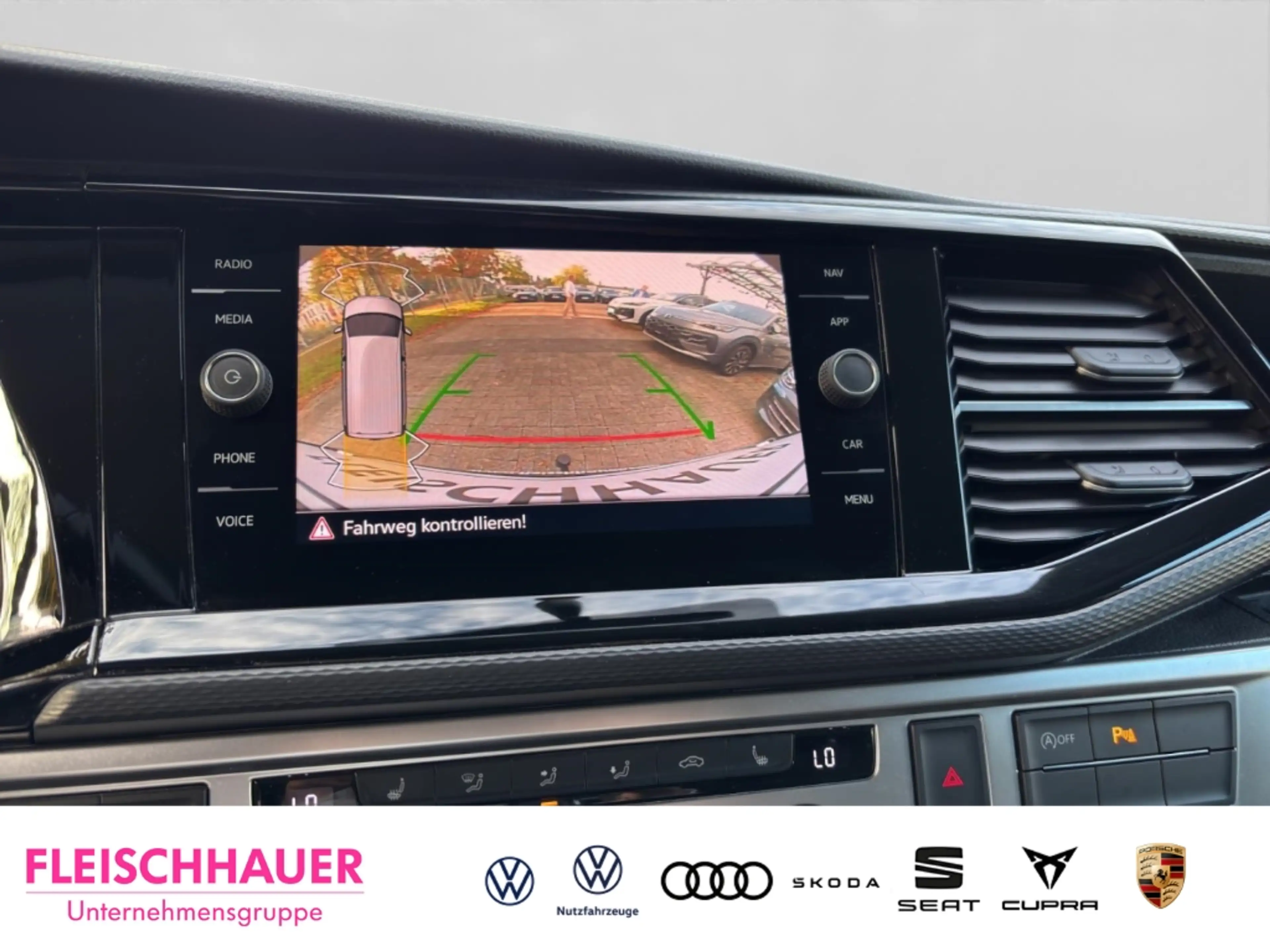 Volkswagen T6.1 Multivan 2.0 TDI DSG AHK Navi El. Heckklappe Kamera Apple C — photo 12