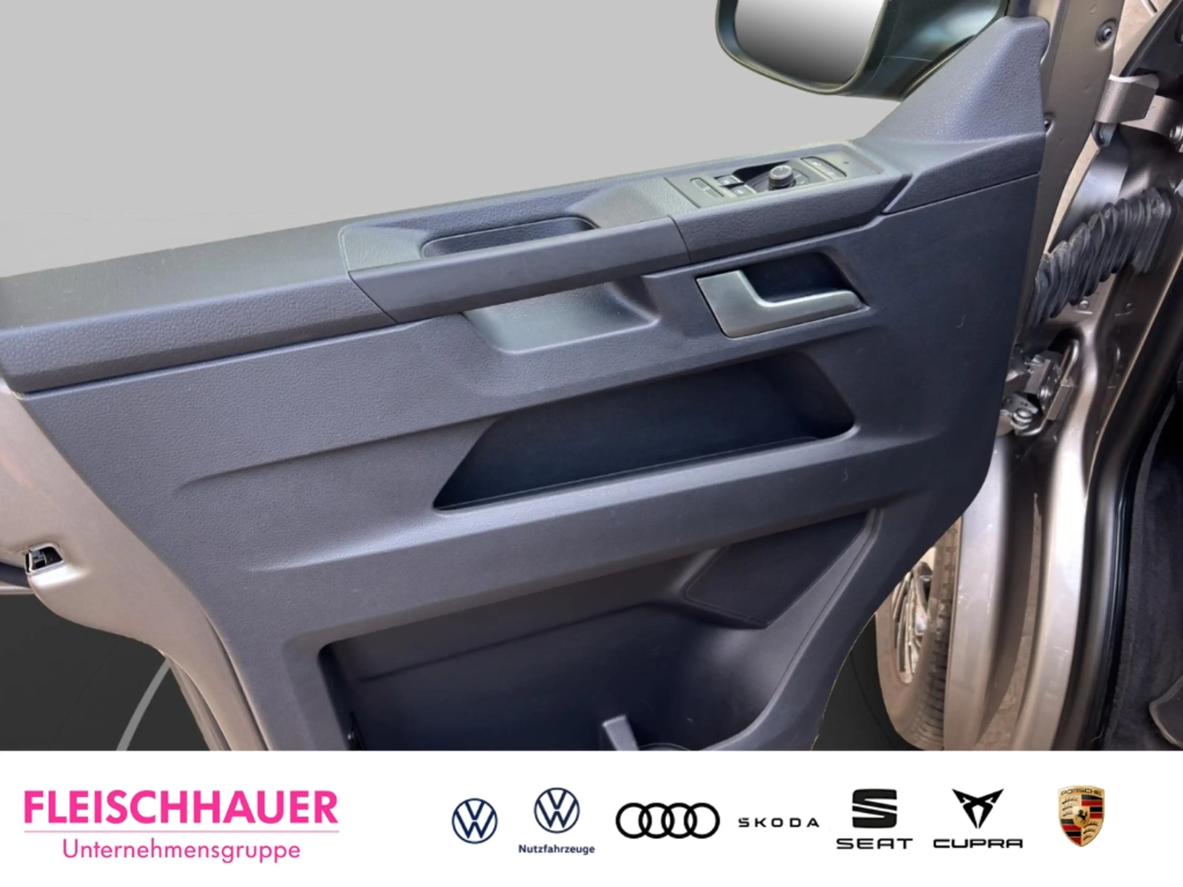 Volkswagen T6.1 Multivan 2.0 TDI DSG AHK Navi El. Heckklappe Kamera Apple C — photo 8