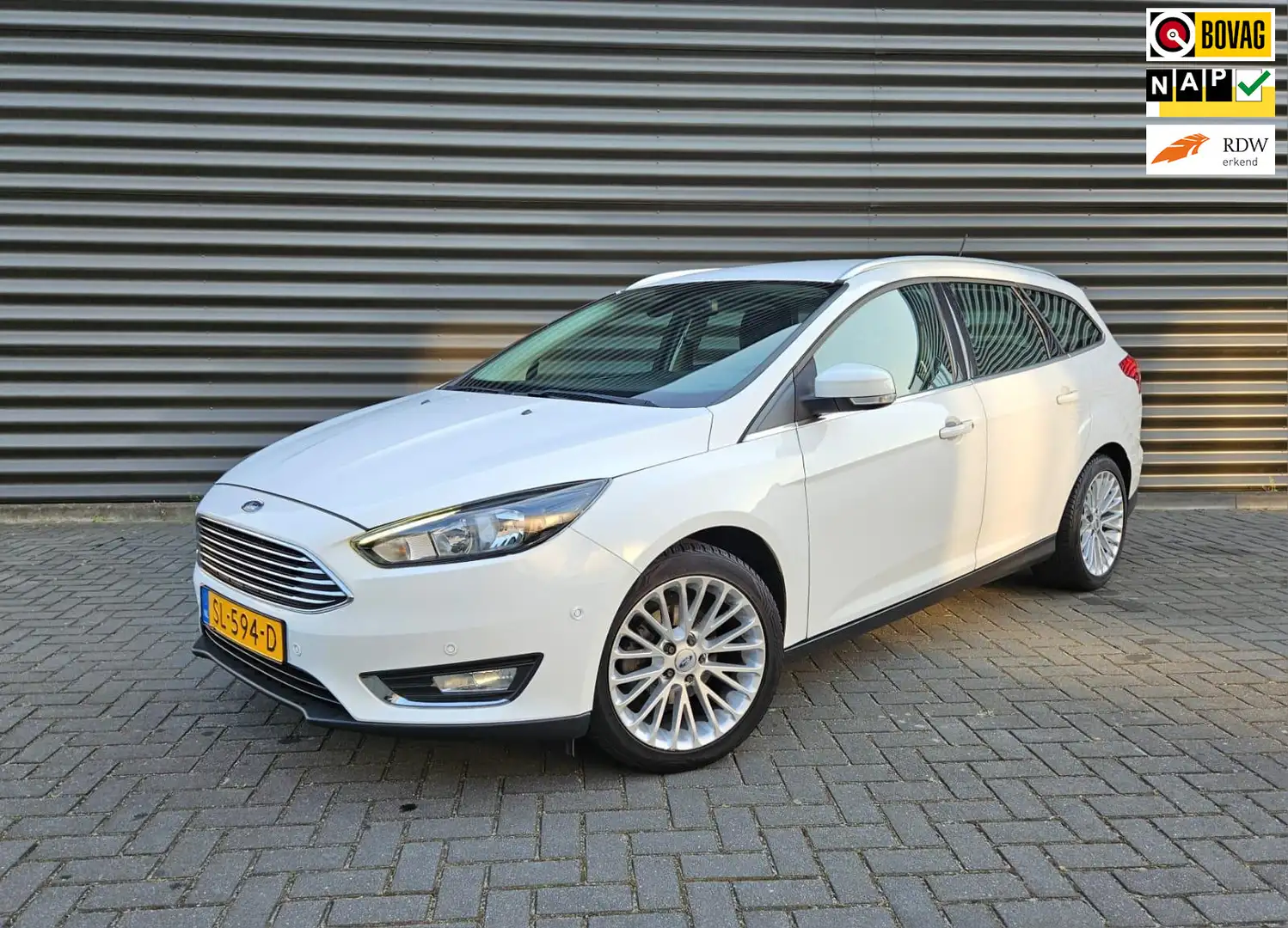Ford Focus Wagon 1.0 Titanium Blanc - 1