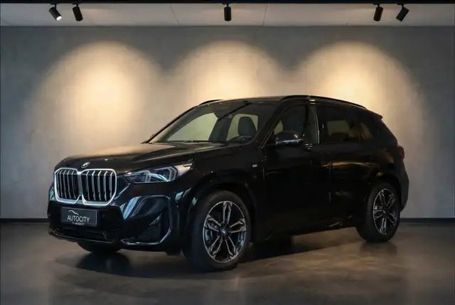 BMW iX1 30 xDrive M Sport 313 pk 100% SOH l Pano l Drive A