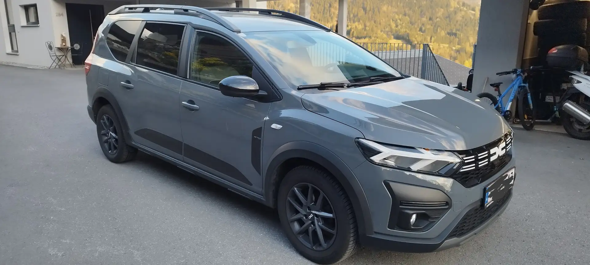 Dacia Jogger Jogger Extreme TCe 110 Extreme Grau - 2