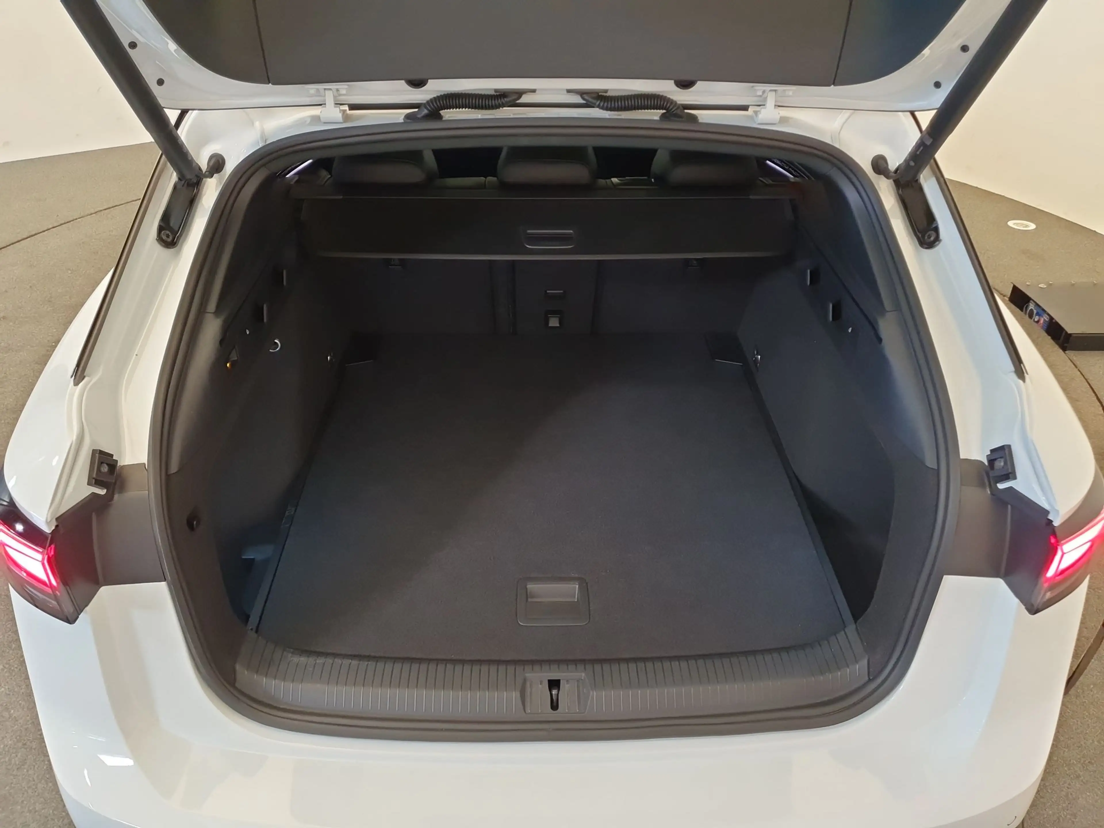 Volkswagen ID.7 Tourer Pro S 86 kWh 286pk Trehkaak, Pano, Harman/K — photo 29