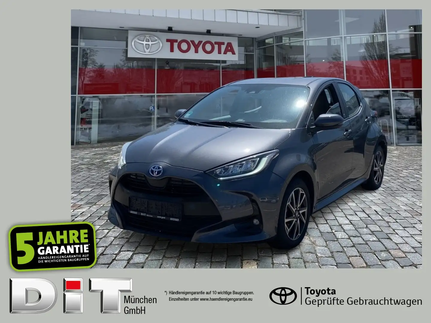 Toyota Yaris 1.5 D Team Deutschland LM KAM LED KlimaA Grijs - 1