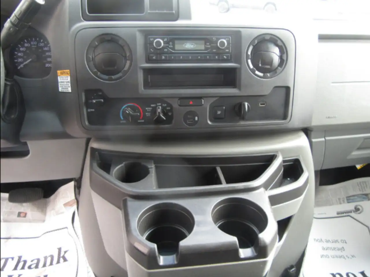 Ford E-450 Super Duty DRW снимка Ford E-450 Super Duty DRW