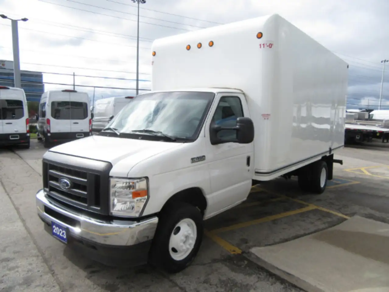 Ford E-450 Super Duty DRW снимка Ford E-450 Super Duty DRW