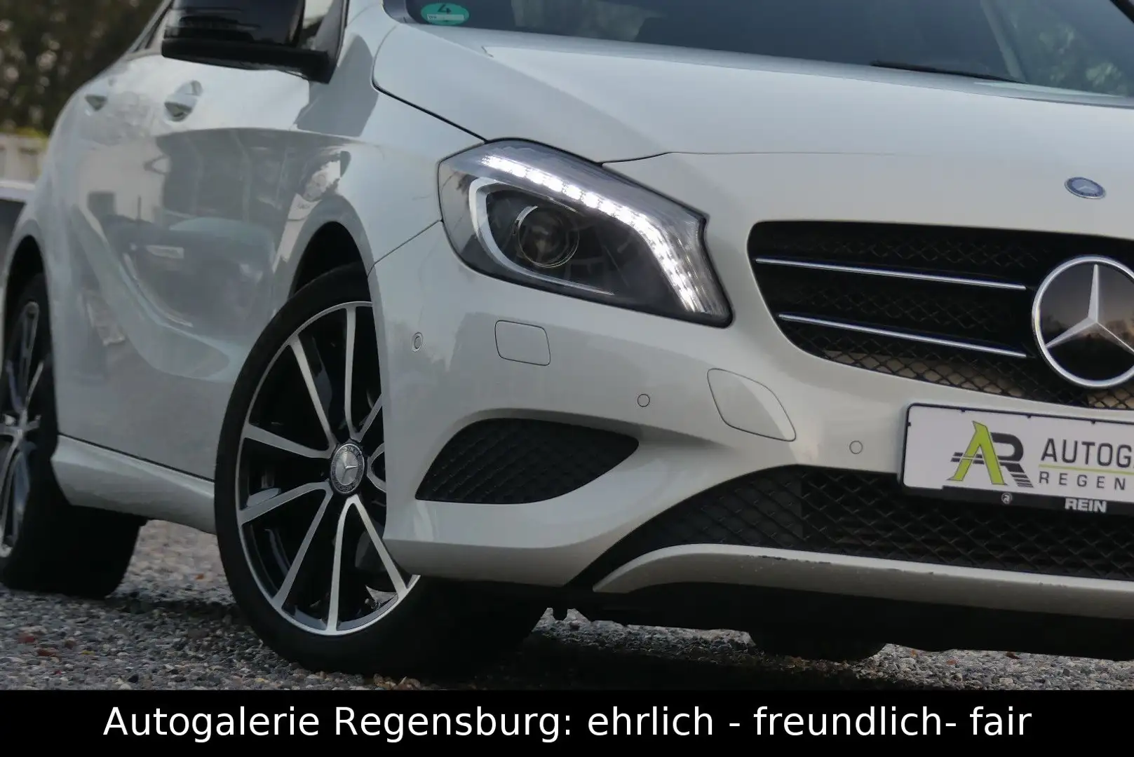 Mercedes-Benz A 180 A -Klasse A 180 **XENON*TEILLEDER*PANORAMA*PDC** Blanc - 1