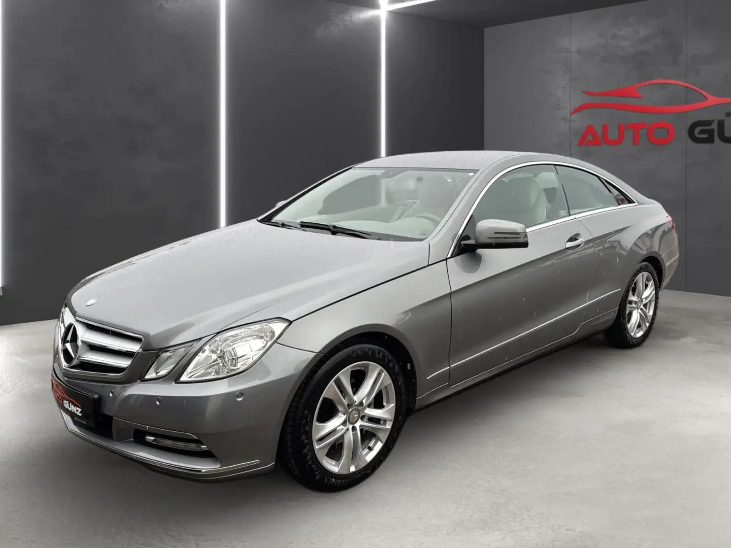 Mercedes-Benz E 200 CGI Coupe BlueEff. Aut. *Navi-PDC-SHZ* Silber - 1