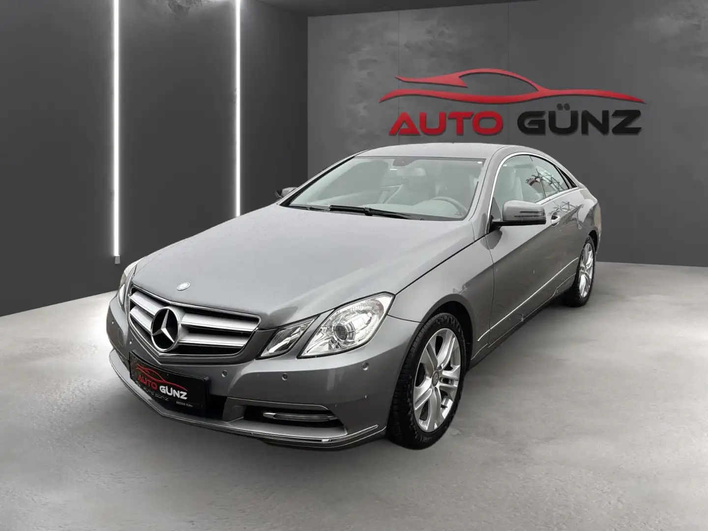 Mercedes-Benz E 200 CGI Coupe BlueEff. Aut. *Navi-PDC-SHZ* Silber - 2