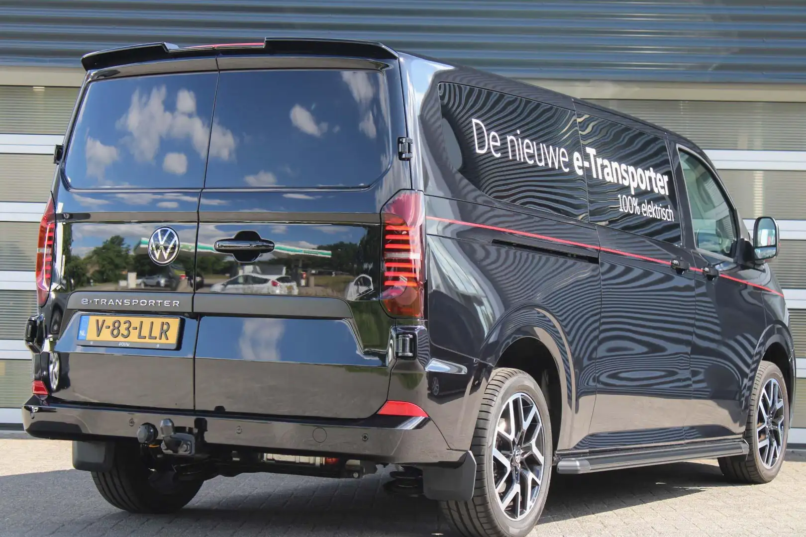 Volkswagen Transporter e-Transporter 286pk 32 L2H1 Style 64 kWh | Trekhaa Zwart - 2