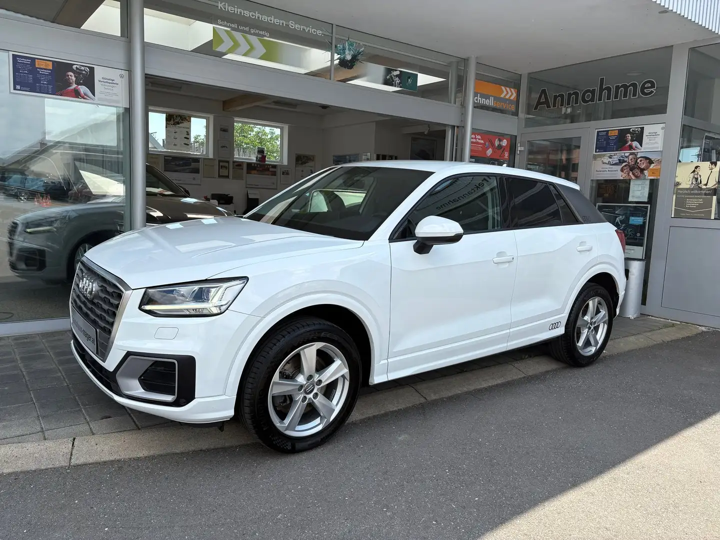 Audi Q2 1.0 TFSI Sport Weiß - 1