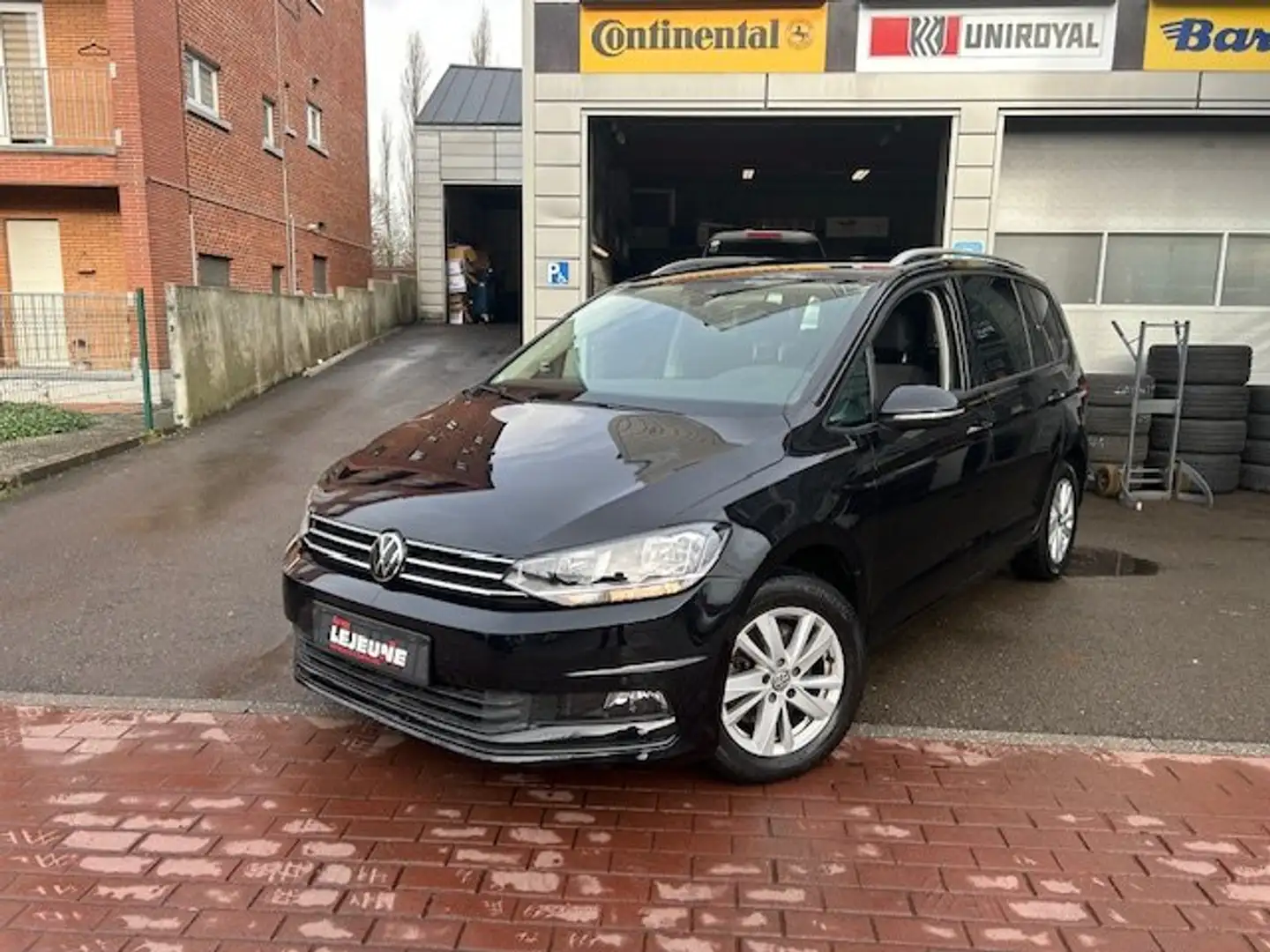 Volkswagen Touran Touran 2.0 TDi SCR Highline DSG - A REPARER Zwart - 1