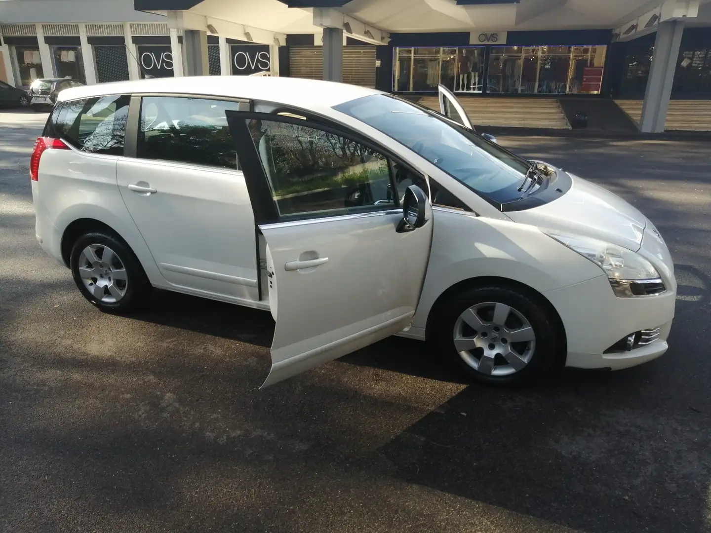 Peugeot 5008 1.6 e-hdi 8v Allure s&s 115cv etg6 (robot) - 1