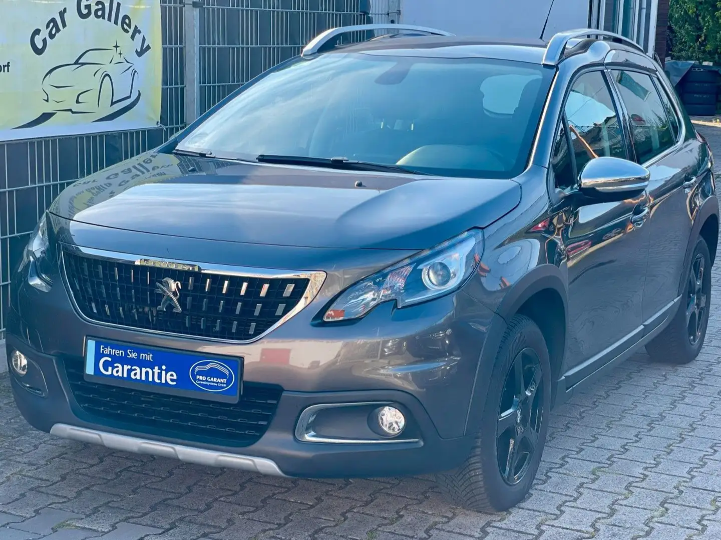 Peugeot 2008 Allure /1.Hd/SHZ/AHK/Navi/Garantie Gris - 1
