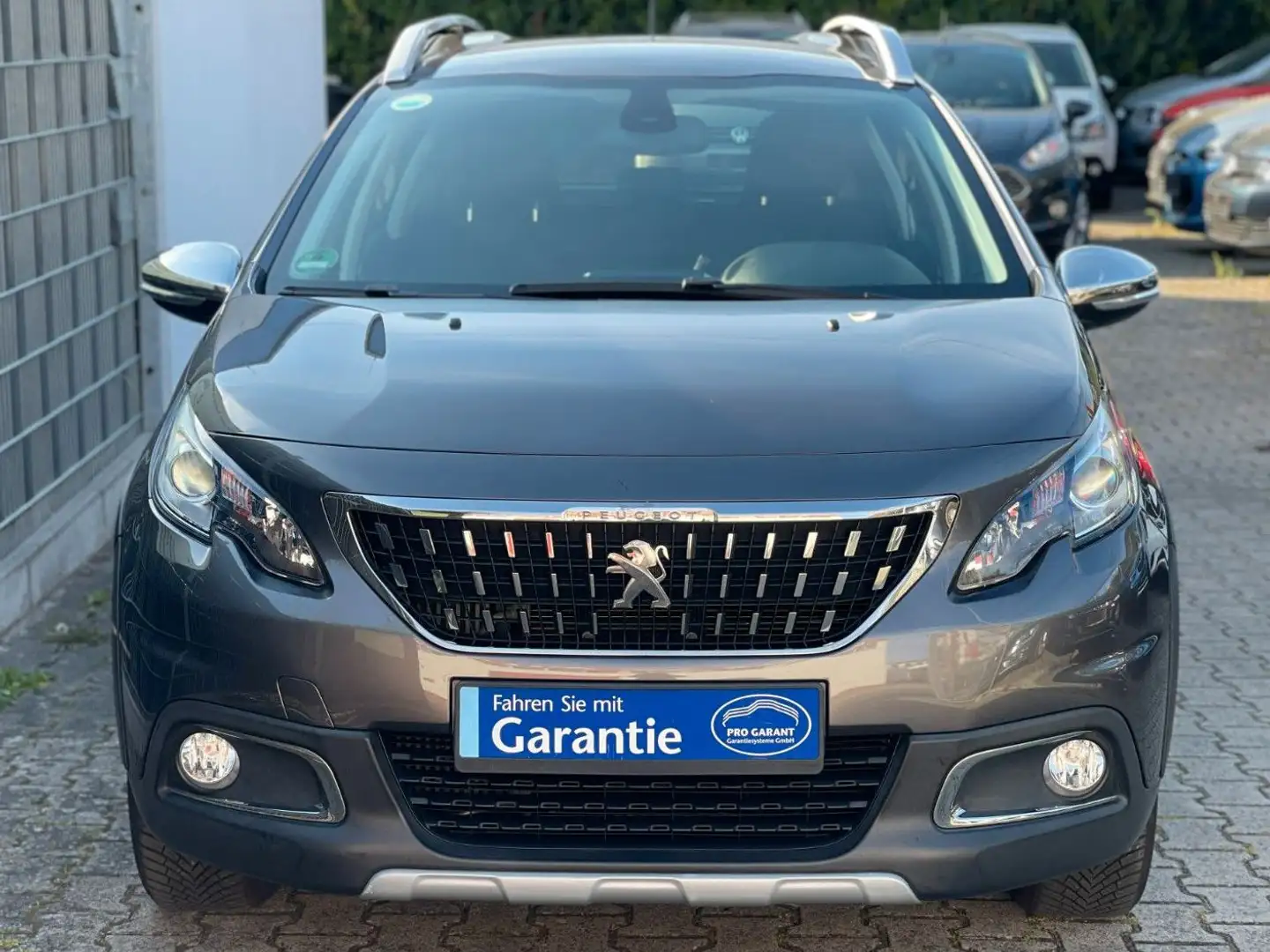 Peugeot 2008 Allure /1.Hd/SHZ/AHK/Navi/Garantie Gris - 2