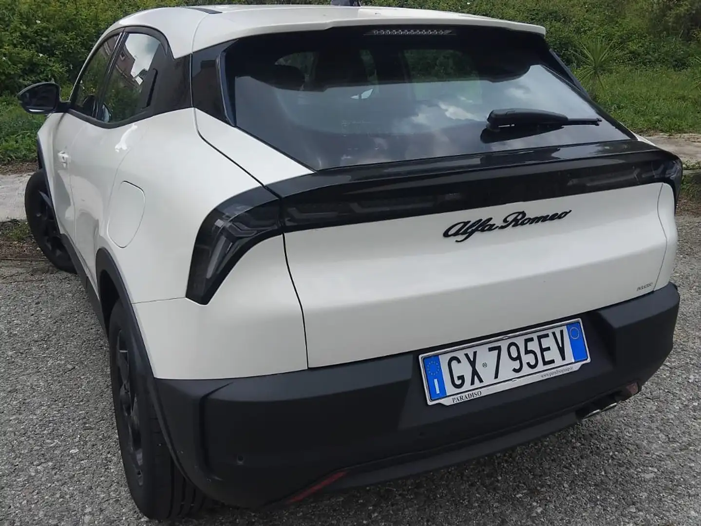 Alfa Romeo Junior Iibrida / benzina Белый - 1
