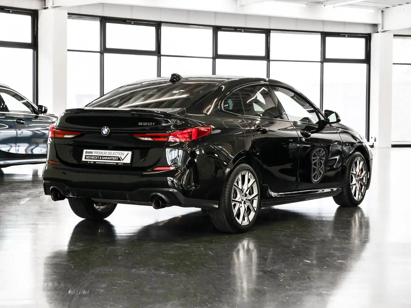 BMW 220 i M-Sport Aut Nav HuD LED HiFi Drive+Park Schwarz - 2